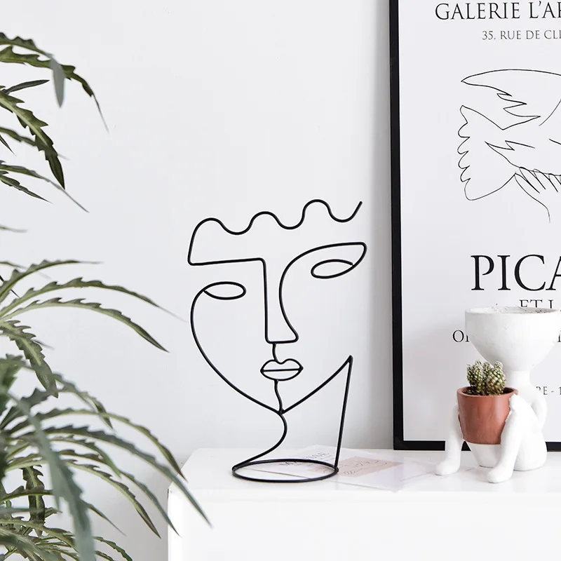 Top Selling Nordic Abstract Wrought Iron Face Decoration Vintage Metal Creative Art Small Jewelry Rack Ornament