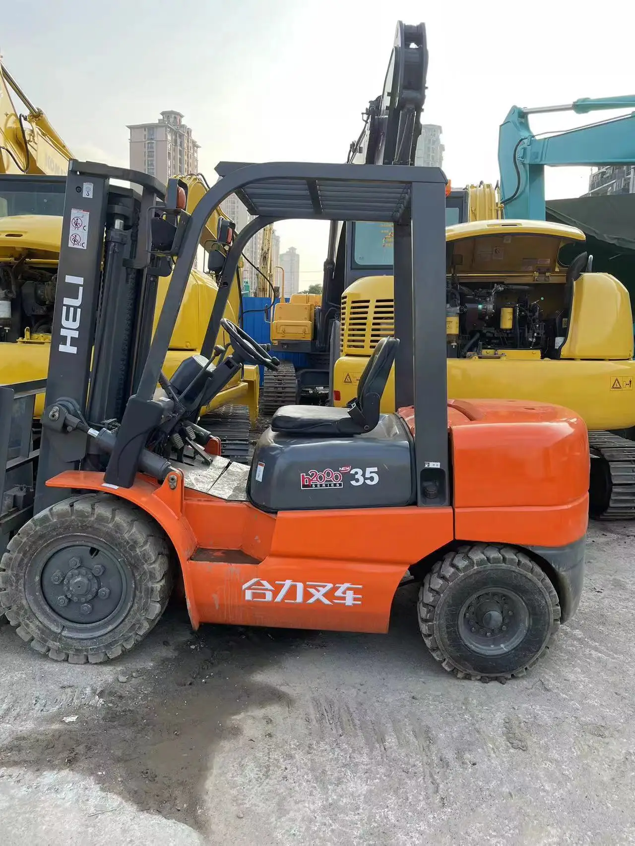 Used 3.5 tons Chinese brand Heli 35 forklift with strong engine diesel Heli 35 forklift with less working hours
