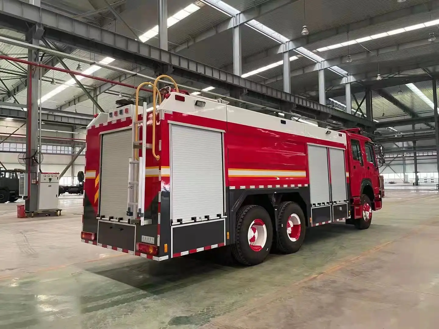 Fire Truck 32m 6x4 Turntable Ladder With Famous Chassis Price