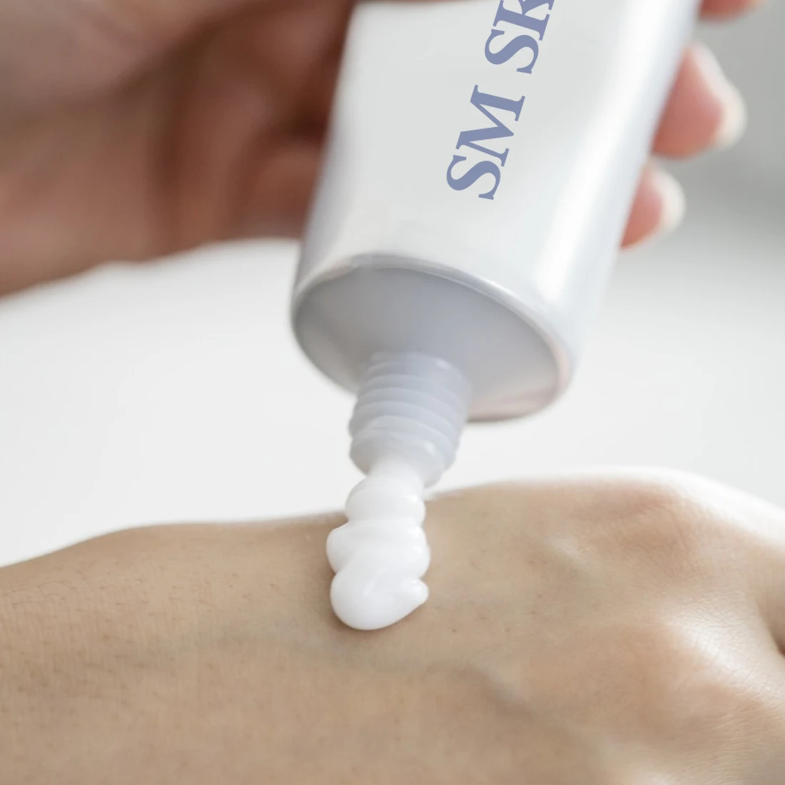 Fashion OEM color 50 75ml 100ml 18mm Cosmetic PE Plastic Squeeze Cream Lotion PE Hose Soft Tube with Aluminum Cap