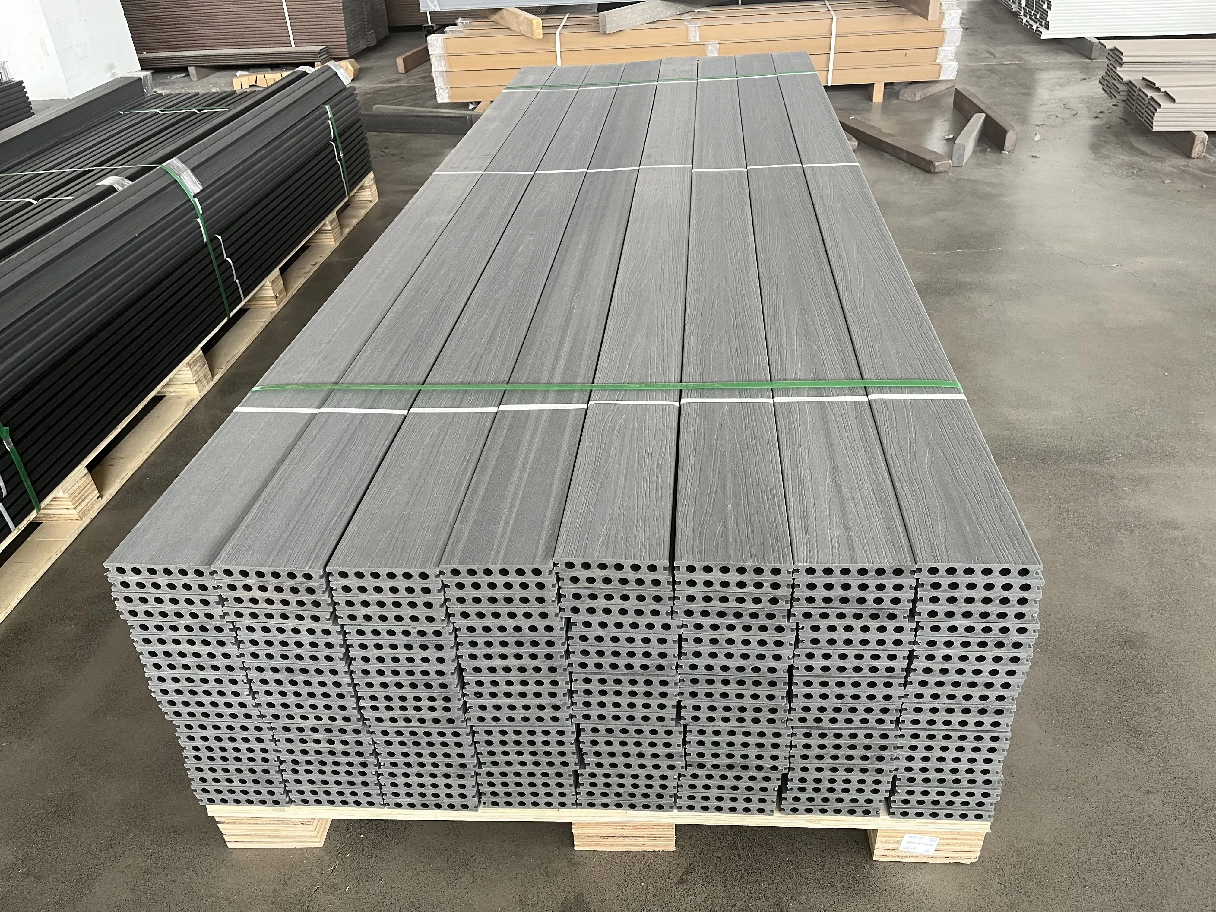 Decking Boards for Swimming Pool Garden Deck Wpc Decking Outdoor Construction Materials