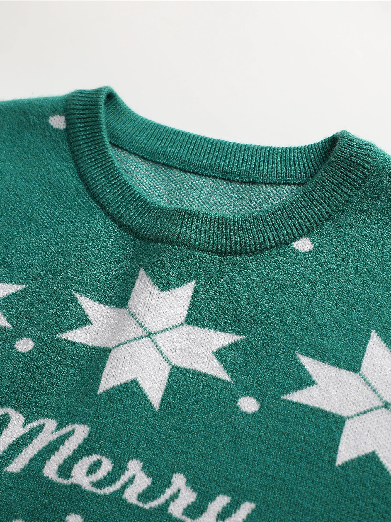 manufacturer OEM  Merry Christmas jacquard knitted sweater snowflakes long sleeves cable pullover