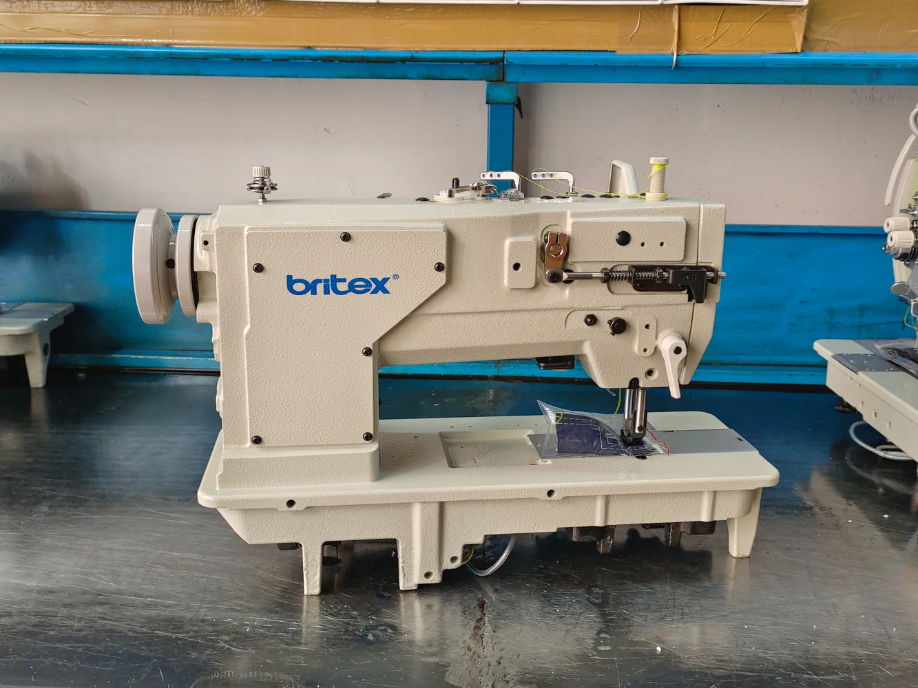 Hot sale BR-875 industrial  double stitch needle 2 needle lockstitch sewing machine with split needle bar
