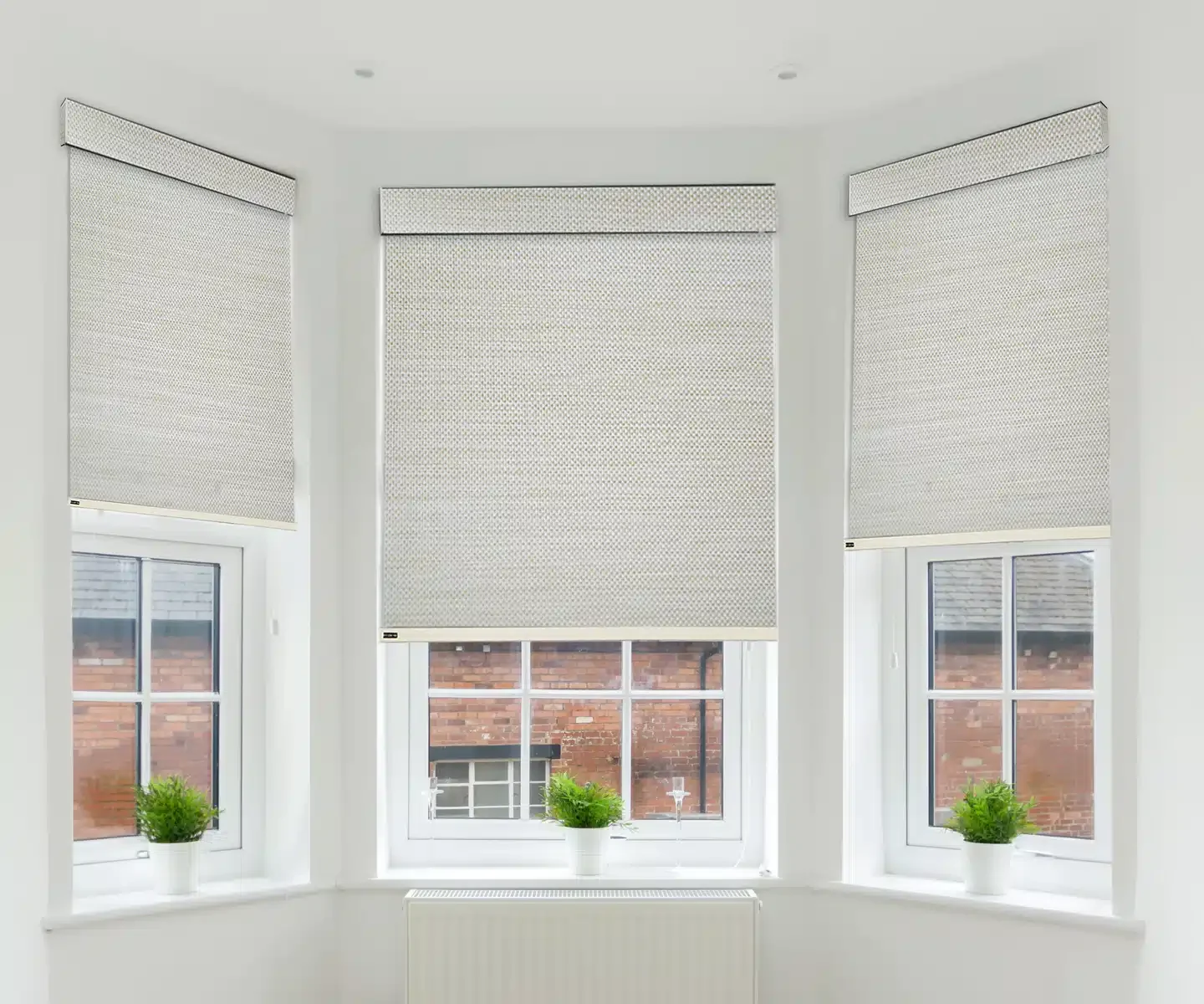 Modern Design Bay Window Roman Curtain Rod Hotel Decor Ceiling Aluminium Curtain Round Pole Hotel Windows