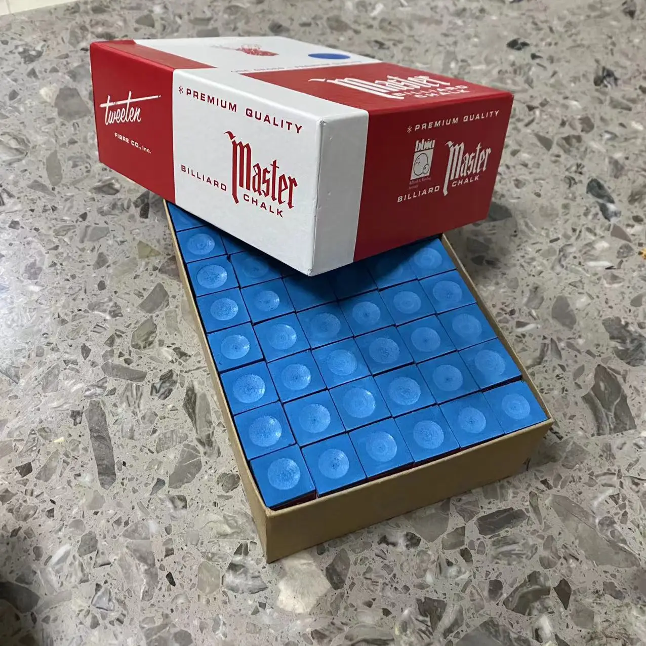 Factory wholesale price billiard cue green blue chalk