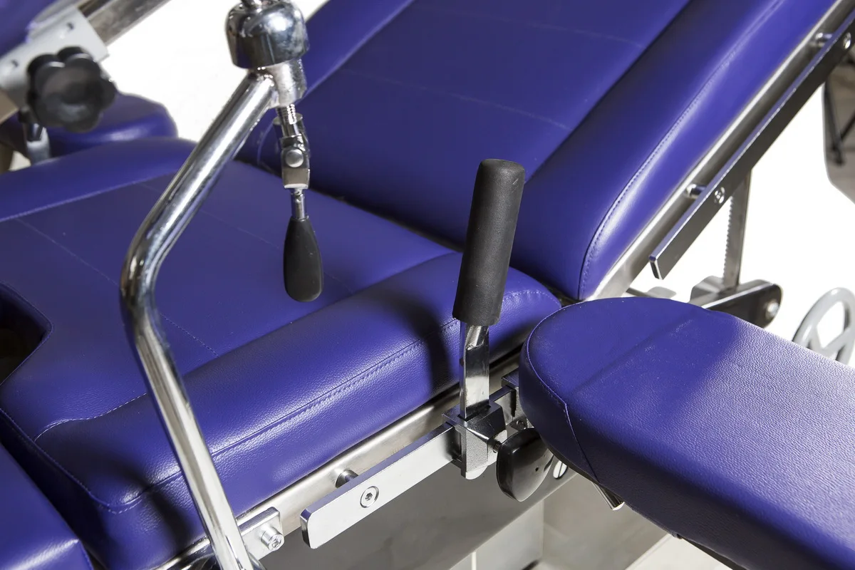 Медицинский гинеколог акушерский и гинекологический операционный стол с сочлененной подготовкой для ног