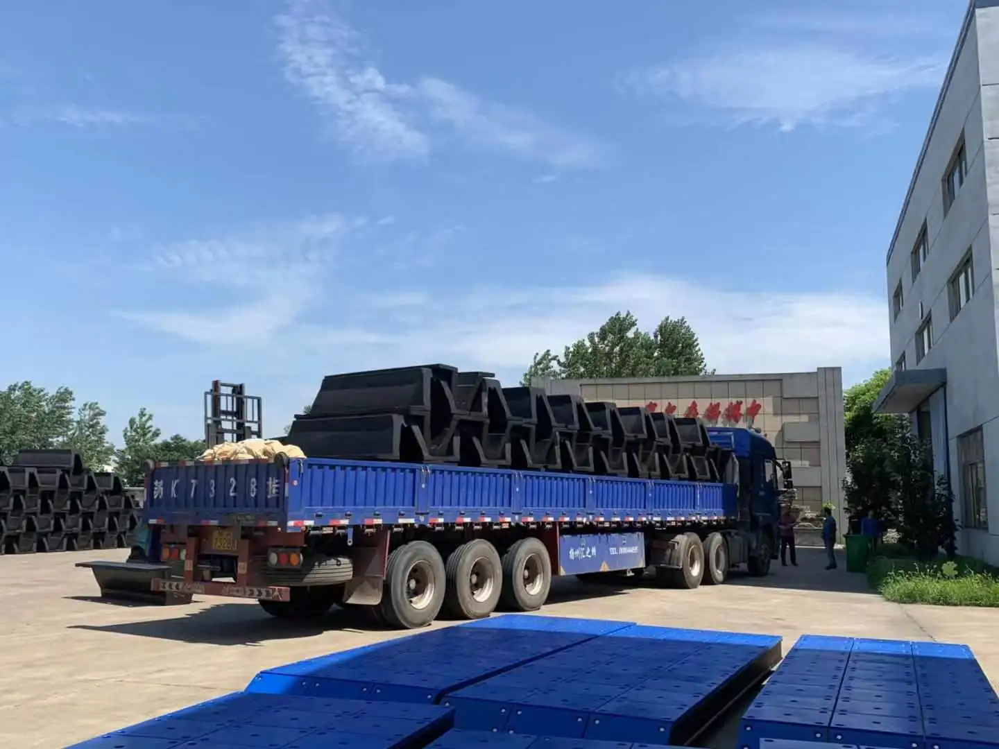 SA-A200H-1500L 1600*680*120mm Customized Sizes Marine Arch Type Rubber Fender V type rubber