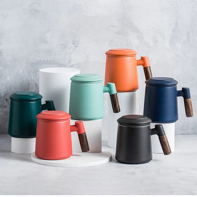 Custom Logo Ceramic Tea Cup Glazed Ceramic Mug with Wood Handle and Tea Strainer