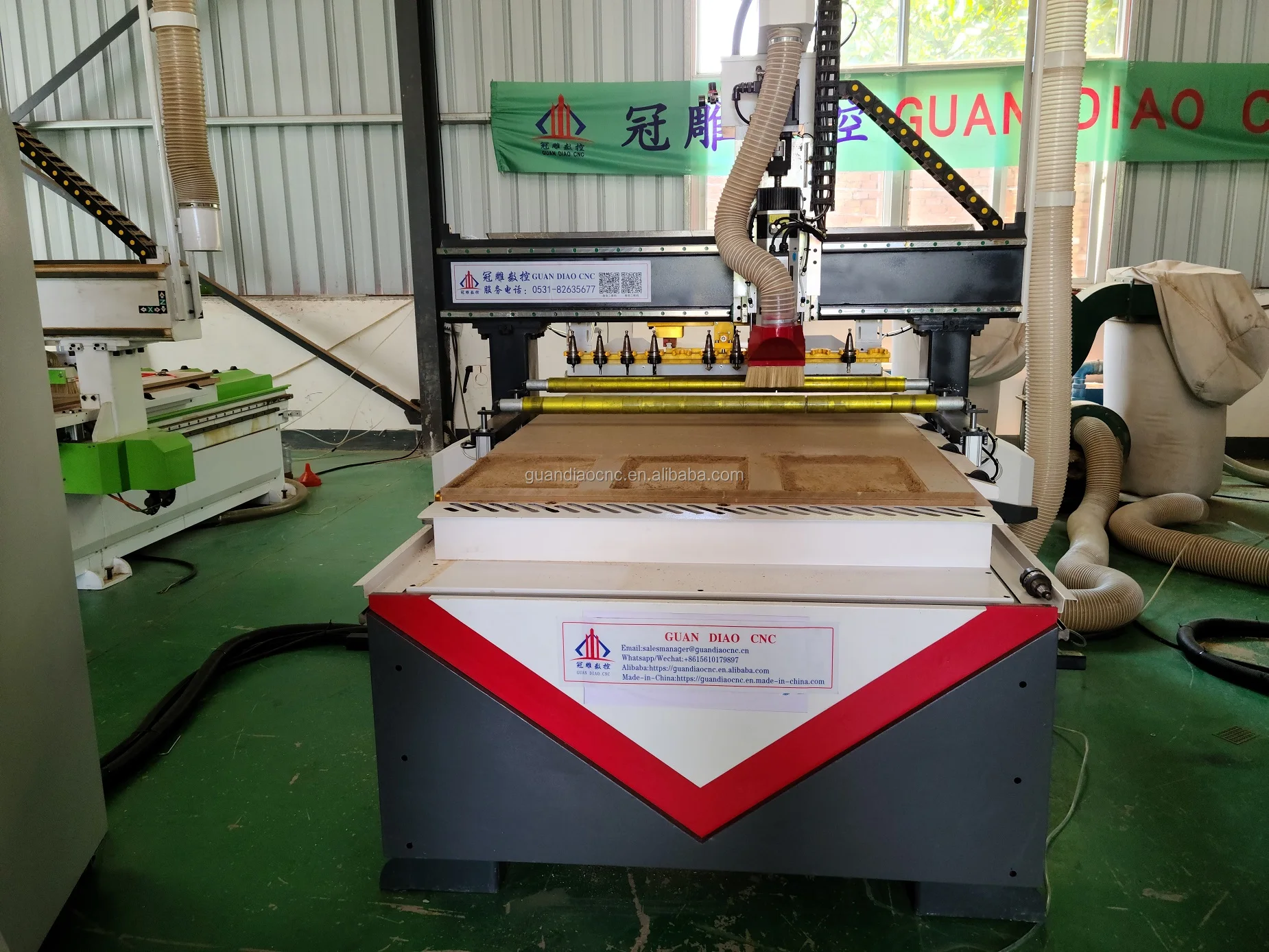 1325 Atc CNC деревообрабатывающий фрезерный станок 8X4 автоматический инструмент сменный режущий
