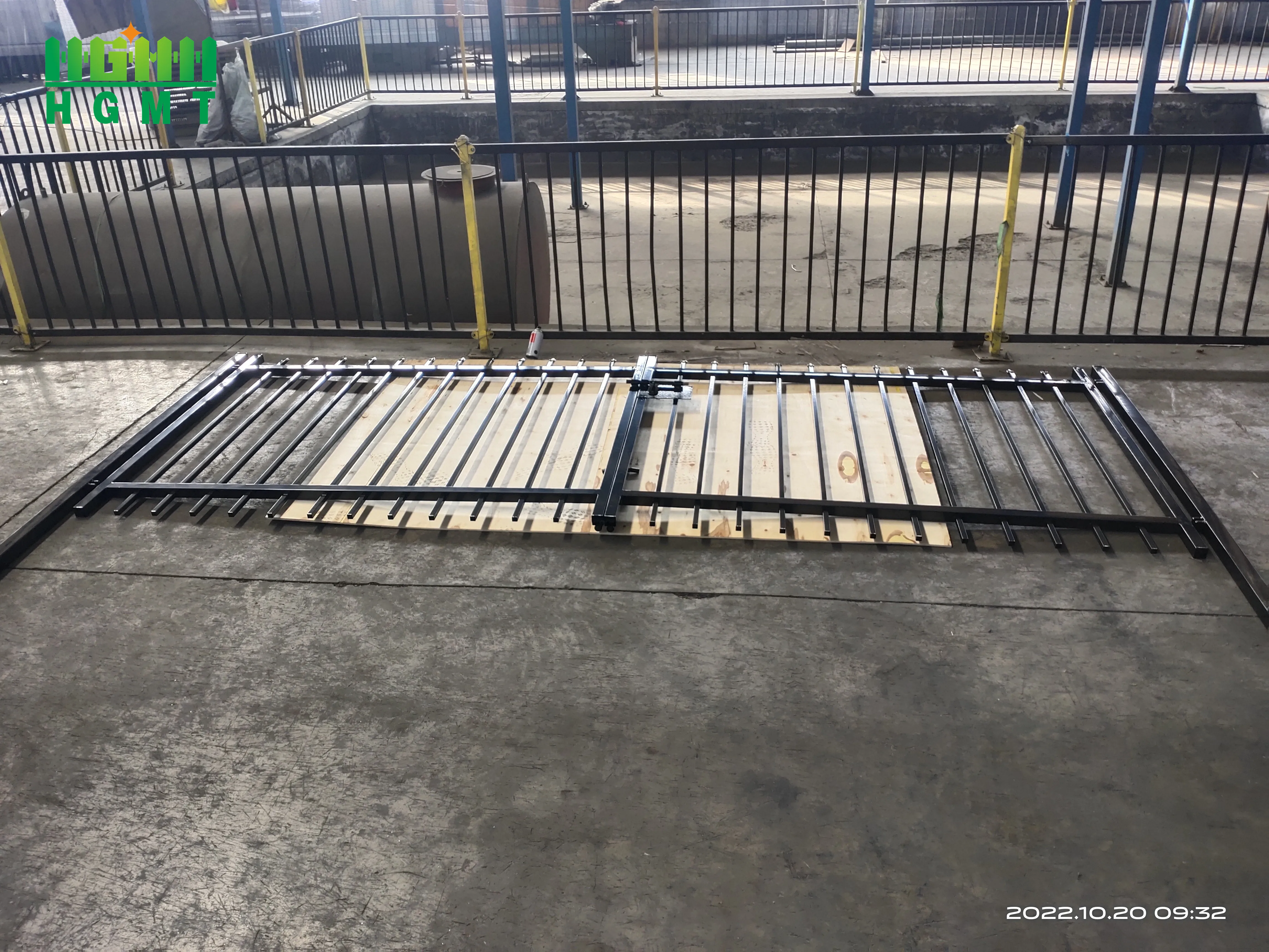 Wholesale heavy duty 6ft x 8ft Powder-coated  Ornamental Steel Tubular Fence Panels For Sale