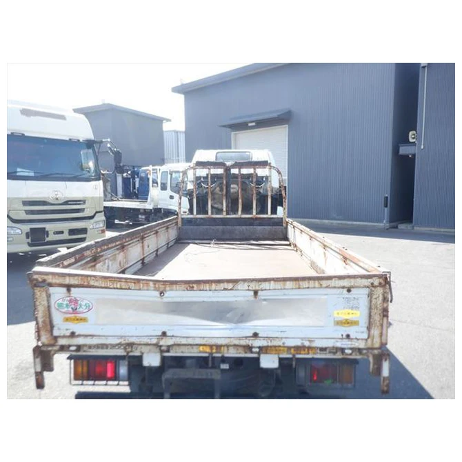 Japanese used cargo truck with large cargo and interior space
