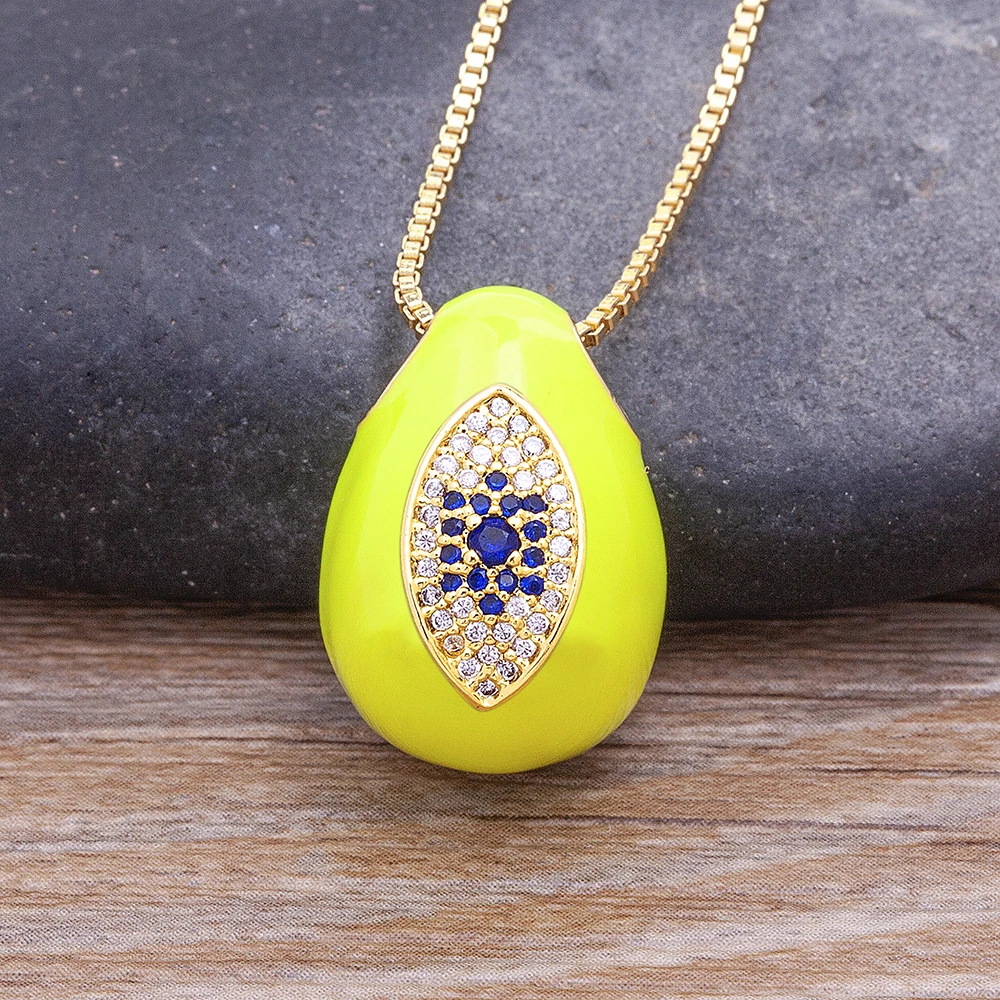 QIKU Hot Sale Papaya Shape Pendant Necklace Rhinestone Unisex Jewelry Gold Color Cubic Zircon Chain Customized  Wholesale Price