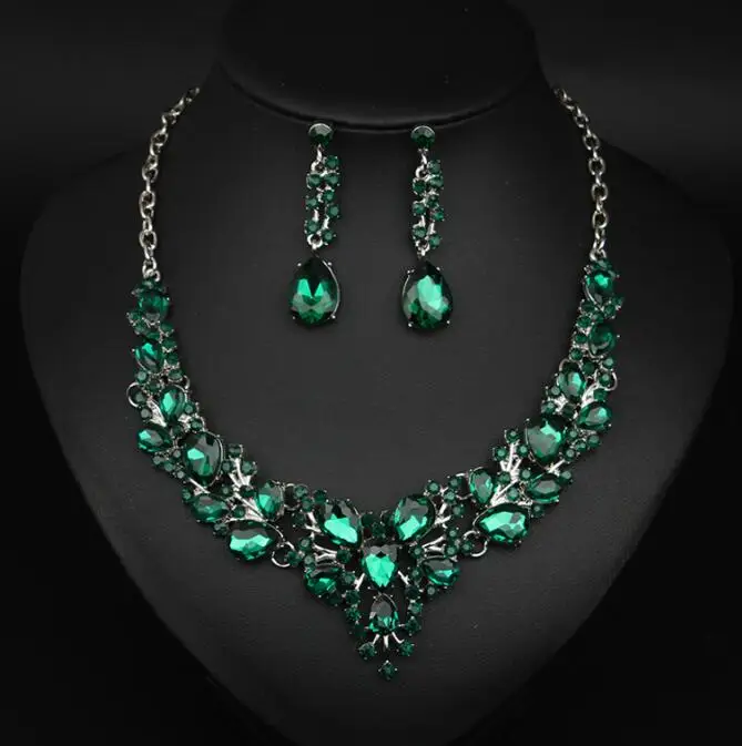 Hot Selling Europe And The United States Fashion Bride Wedding Crystal Traditional Necklace Set Latest Pearl Jewelry Sets