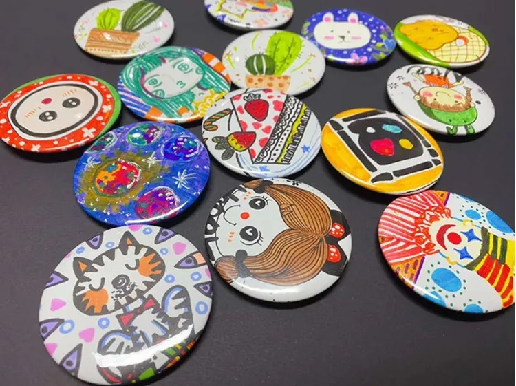 Wholesale Customized PVC Anime Keychains Various Styles Tin Button Plastic Metal Badge Tin Gift Rubber Alloy Number Zinc Alloy