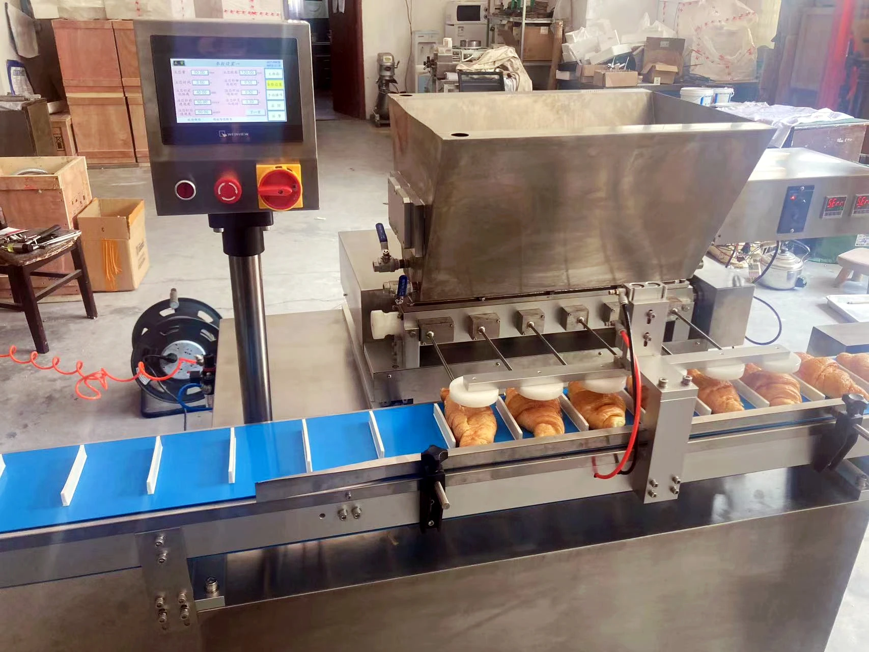 Donut Churros Puff Pastry Bread Jam Filling Machine Chocolate Injector Croissant Injection