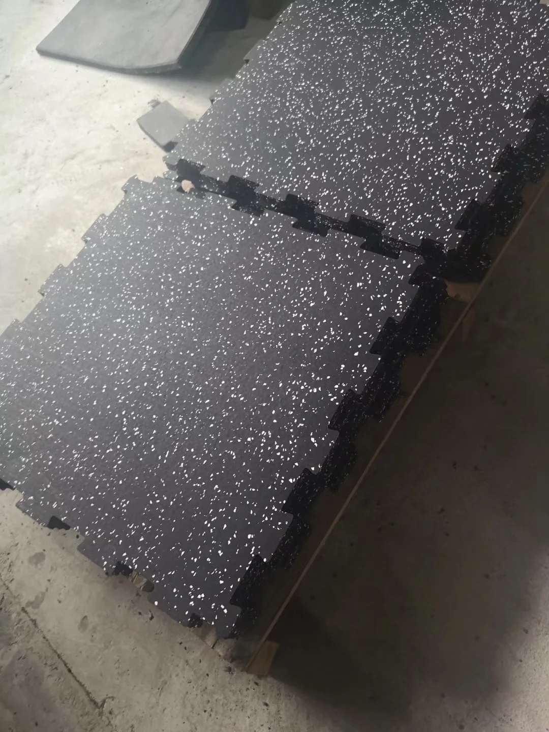 Противоскользящий напольный коврик покрытие для балкона черный Epdm тренажерный зал резиновая напольная плитка