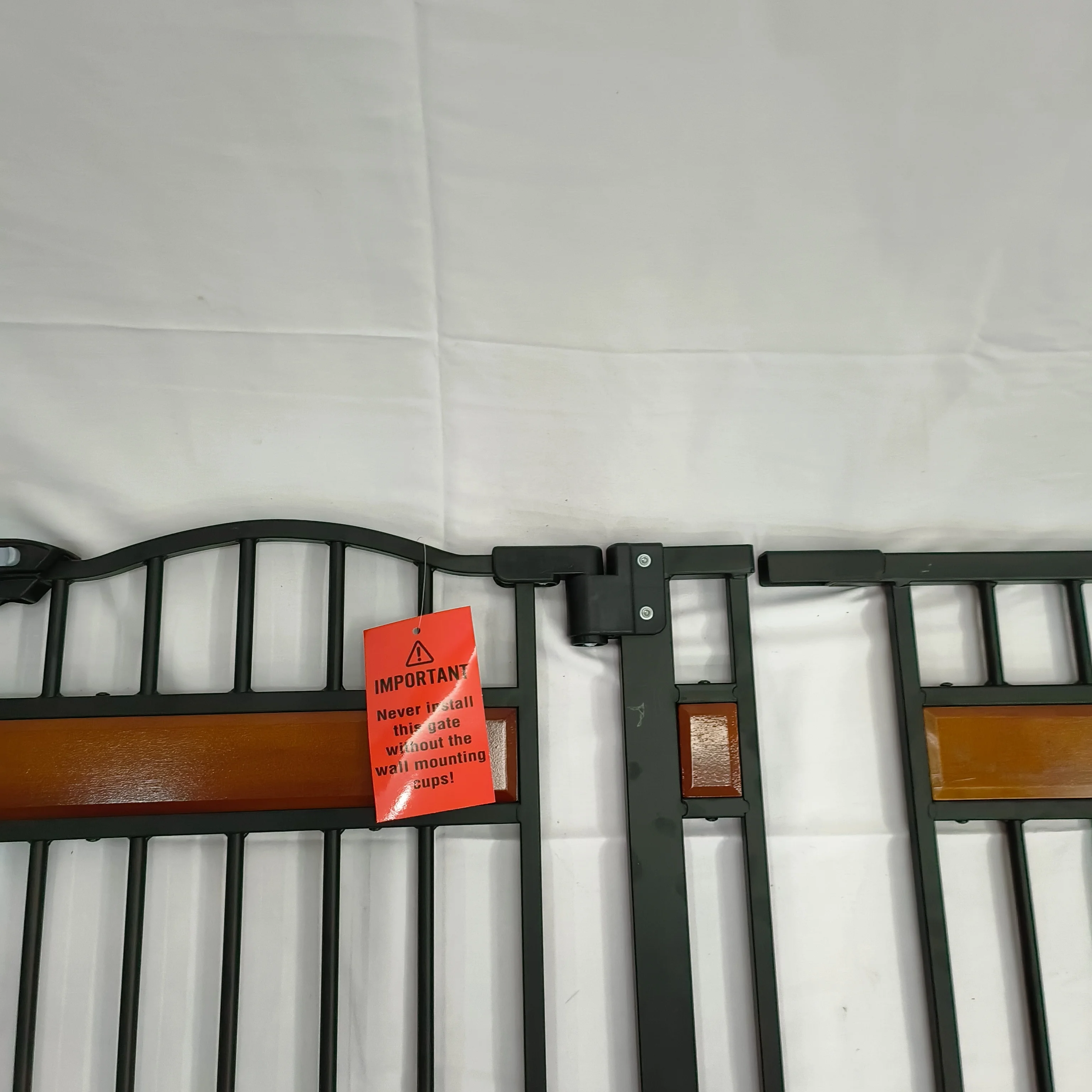 High quality  new fashion auto close  security adjustable wood metal baby pet door safety gate design for stairs bedrooms