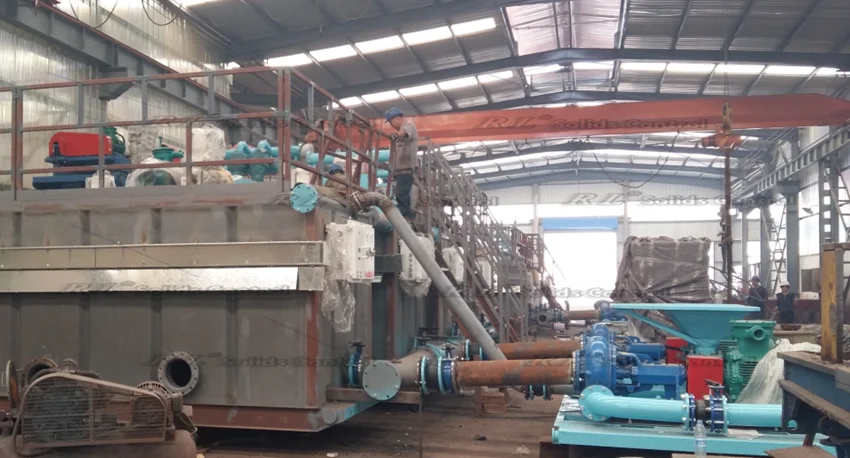 Oilfield equipment workover rig system mud mixing tank