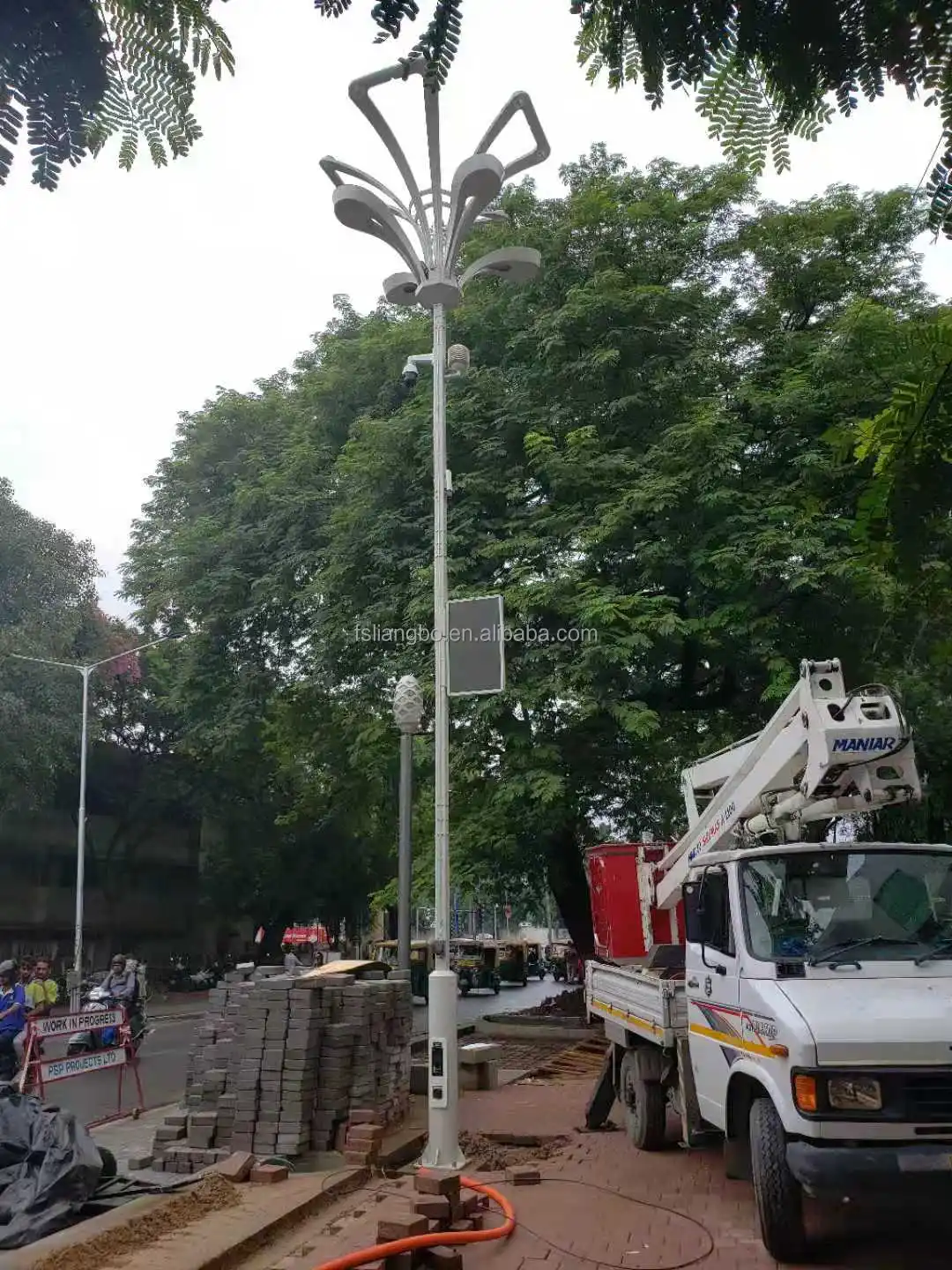 LEDbow IOT Aluminum LED waterproof Solar light with CCTV camera Lora controller in smart cities