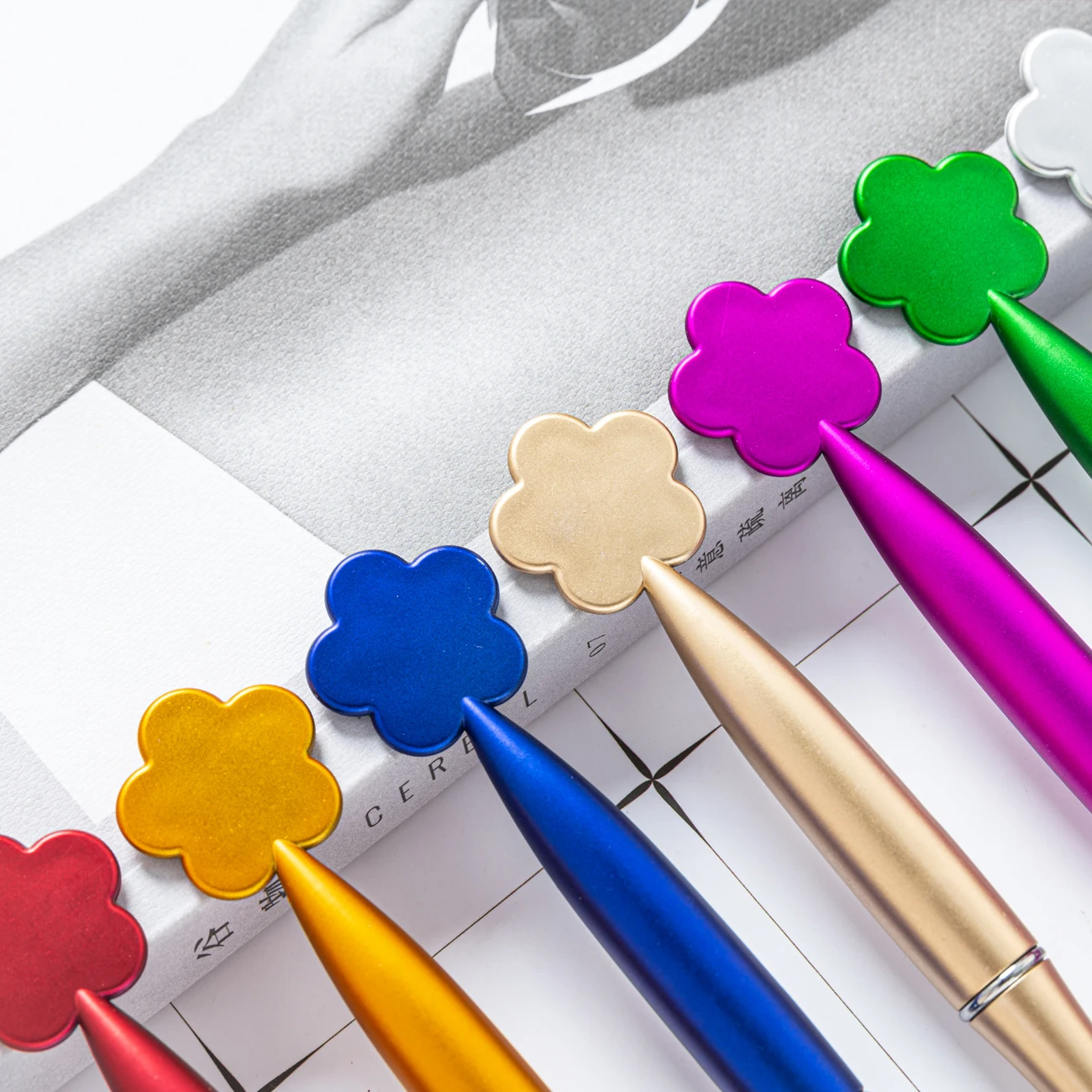 Wholesale Plastic Funny Gift Flower Shape Ballpoint Pens Custom Logo Top Flower Plastic Pen