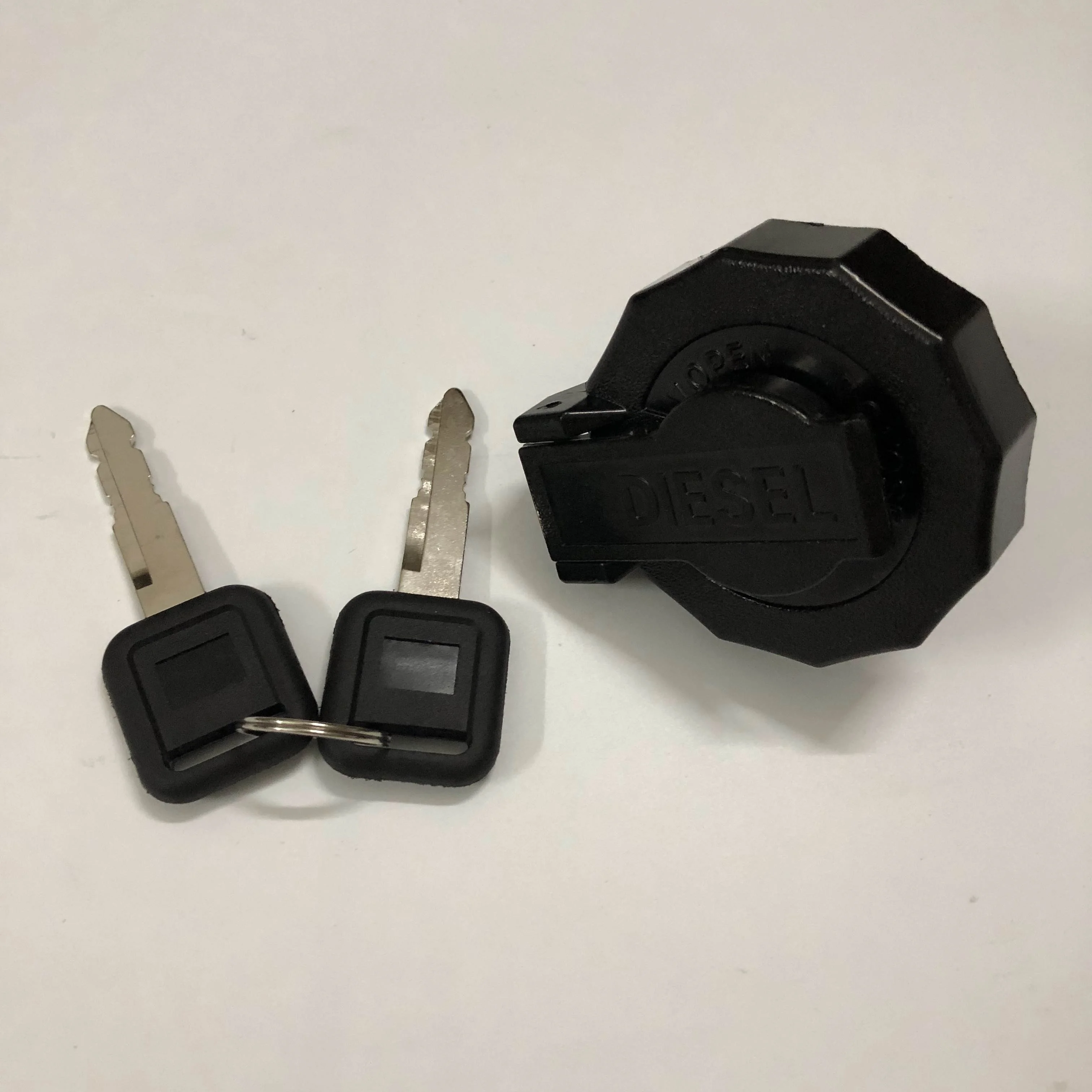 Крышка топливного бака 8970956860 8970352941 для ISUZU D-MAX
