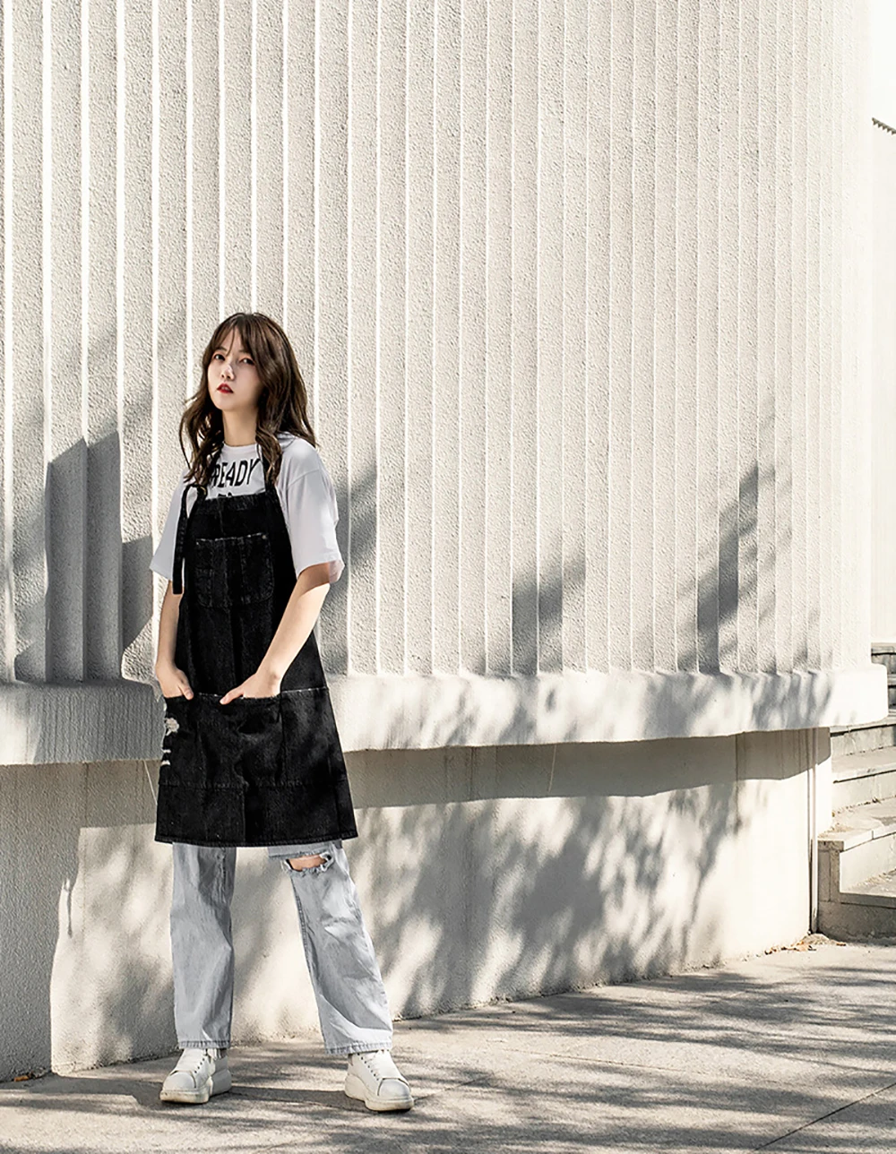 
Wholesale Korea Style Personality Denim Apron Office Studio Gourmet Waiter Apron With Pocket 