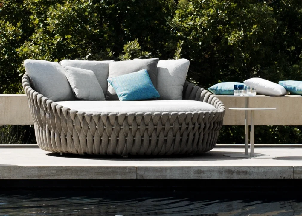 Outdoor rope woven furniture garden sunbed round rattan wicker daybed