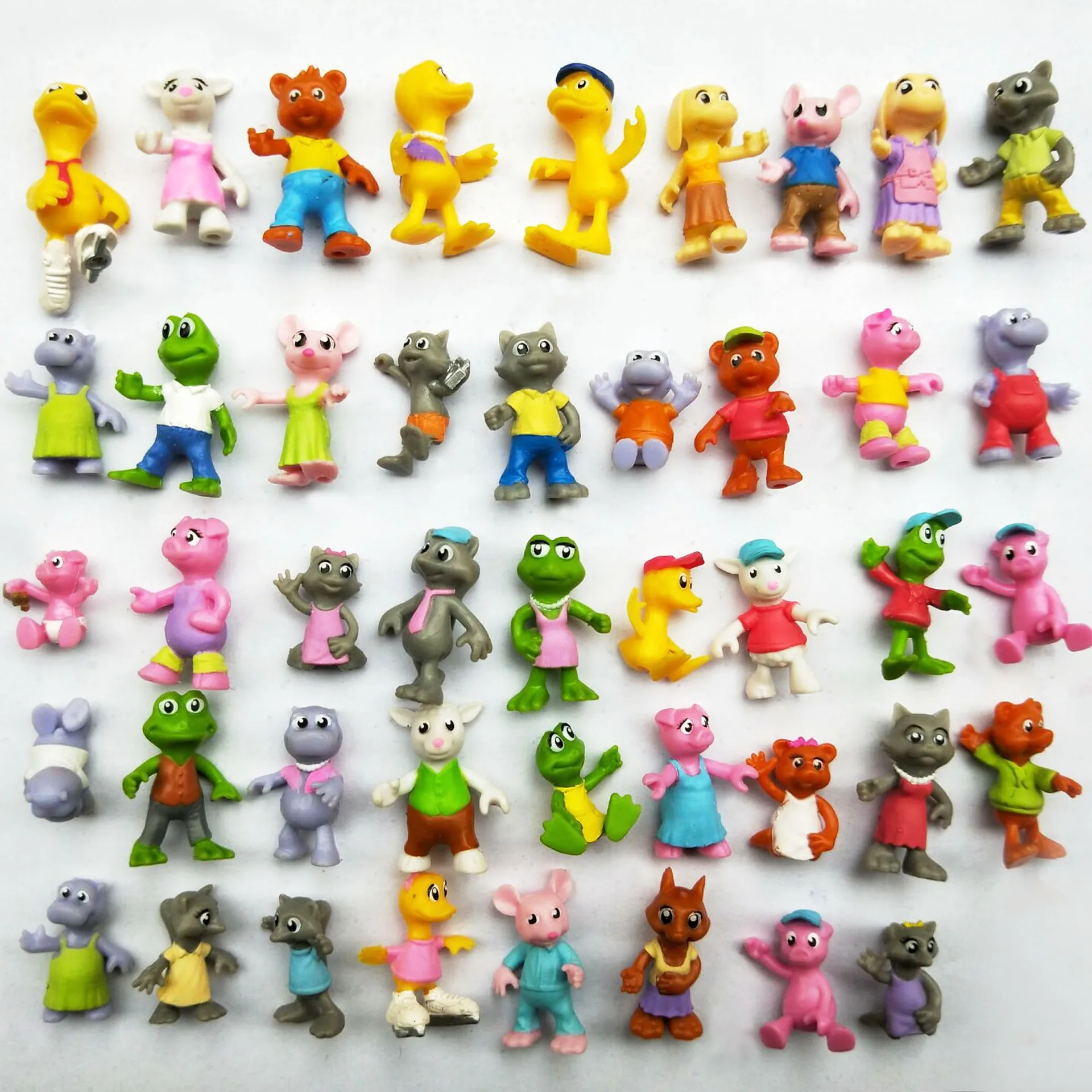 Wholesales mini animal cartoon movie  Eco-friendly 3D capsule toys little plastic  figure