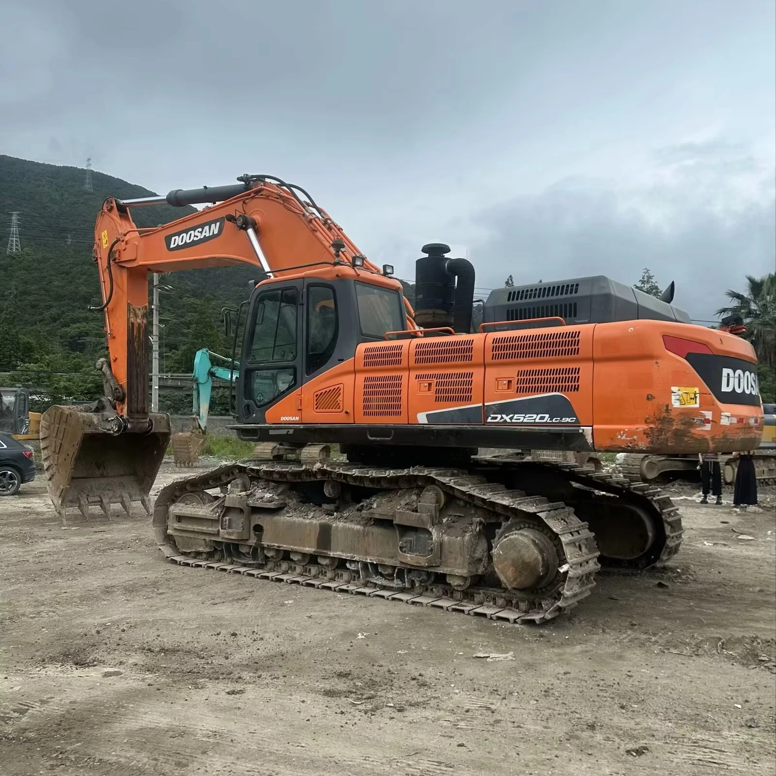 Экскаватор Doosan DX520LC-9S большой горнодобывающей техники для продажи в Китае