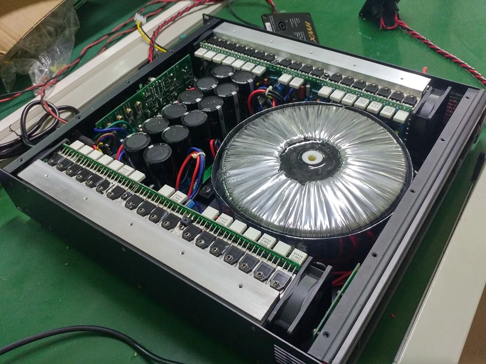 Усилители мощности 2x1150 Вт 2-канальный усилитель