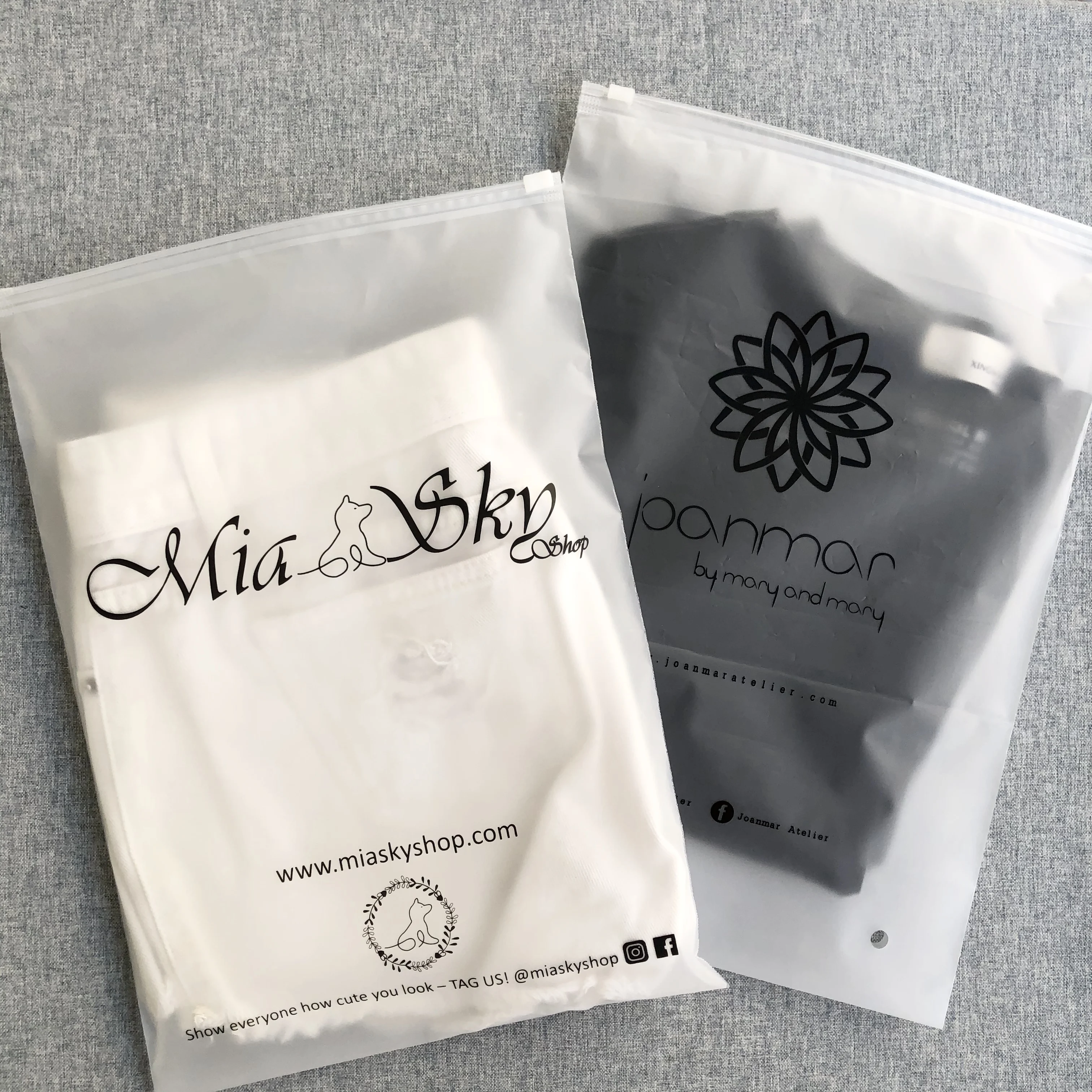 Custom Printed Plastic Underwear T-shirt Packaging Ziplock Bag,Frosted Poly Zipper Bag with Logo,Clothing Zip Lock Ziplock Bag