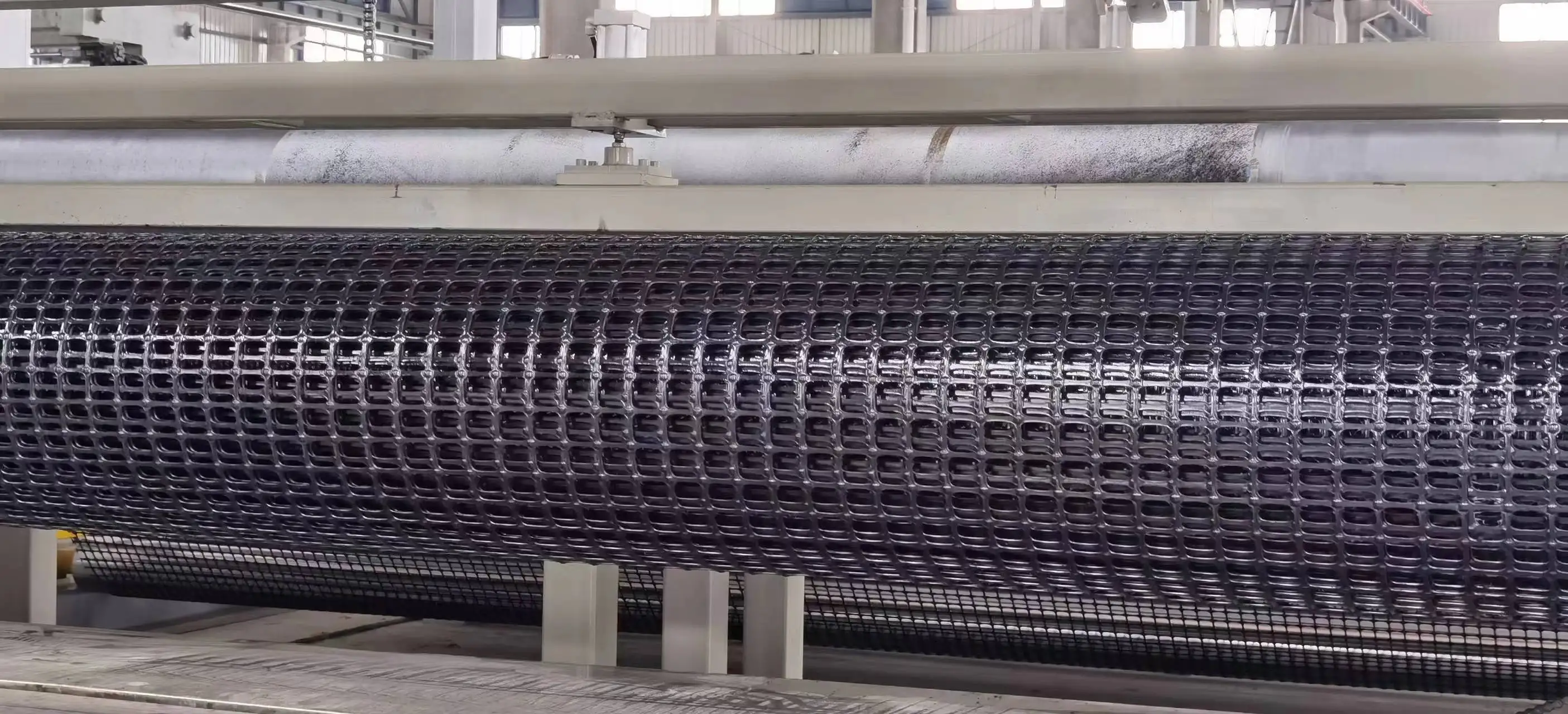Shanghai Yingfan Geogrid Composite Nonwoven Bitumen Coated for Asphalt Overlayer Reinforcement Gravel Grid Biaxial Polyester