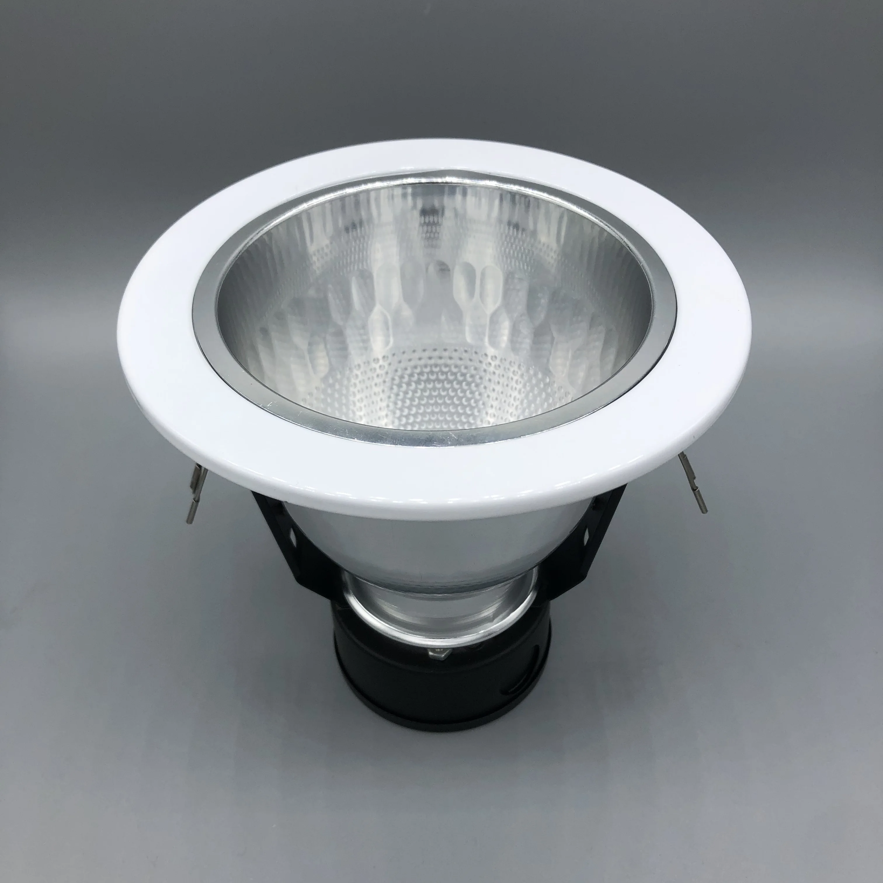 hot sell round shape e27 holder vertical downlight  housing with 2 year warranty
