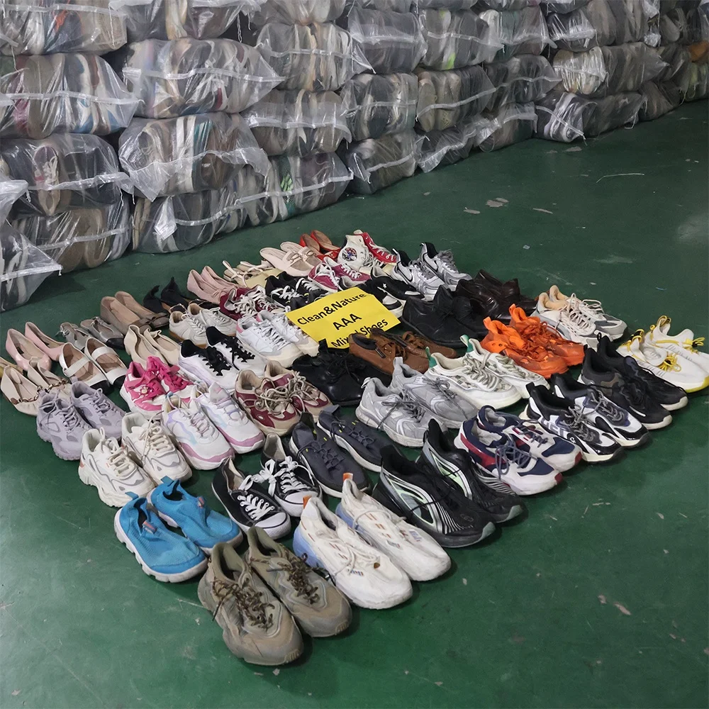 Factory wholesale used international sport sneakers second hand brand orignal stock wholesale football used shoes thrift wear