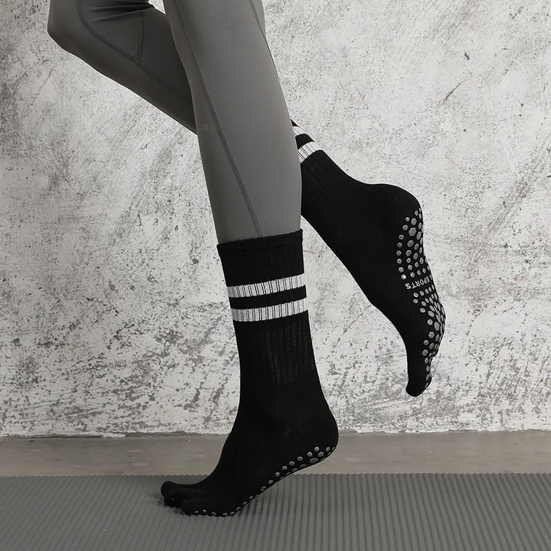 Hot Sell Spring Socks Anti Slip Silicone Grip Sole Non Slip Crew Pilates Yoga Socks for Women Pilates Anti Slip Toesox