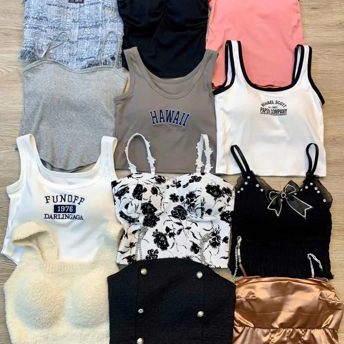 Wholesale of camisole tops for women who want to wear it on the inside but can wear it on the outside