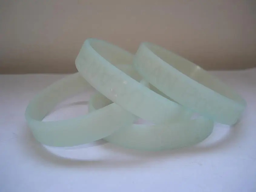 Фракционный пользовательский ваш логотип браслет светится в темноте мягкий силиконовый Пользовательский для деятельности