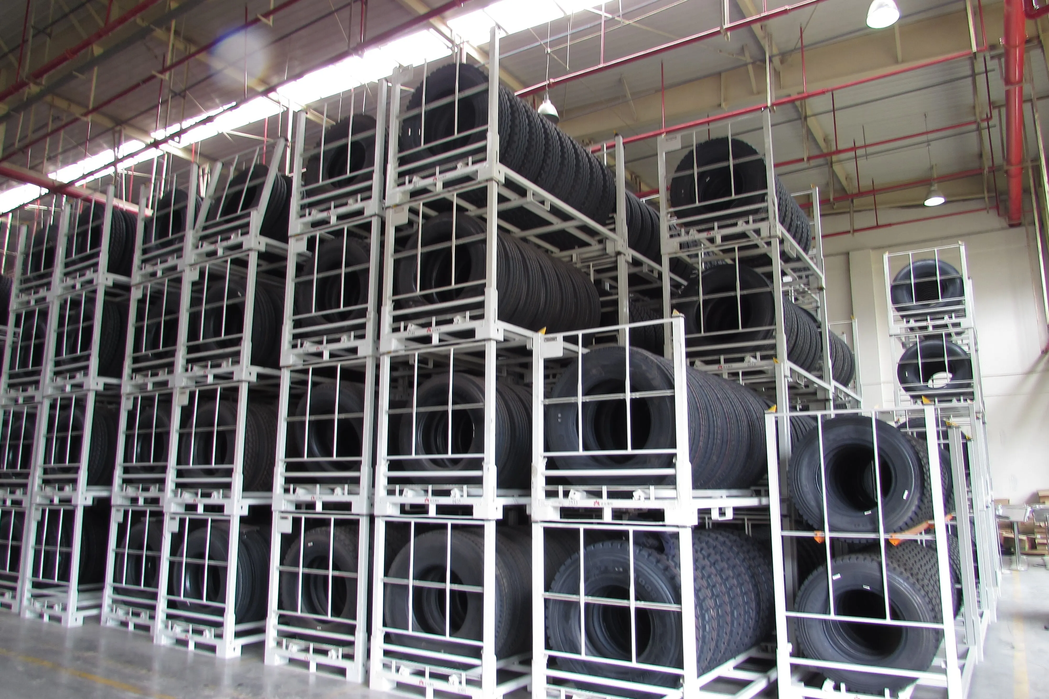 High Quality Durable Rubber Tires 425/65R225, Import Truck Body Parts Truck Tire 425 65 22.5 from China Tires Manufacturer