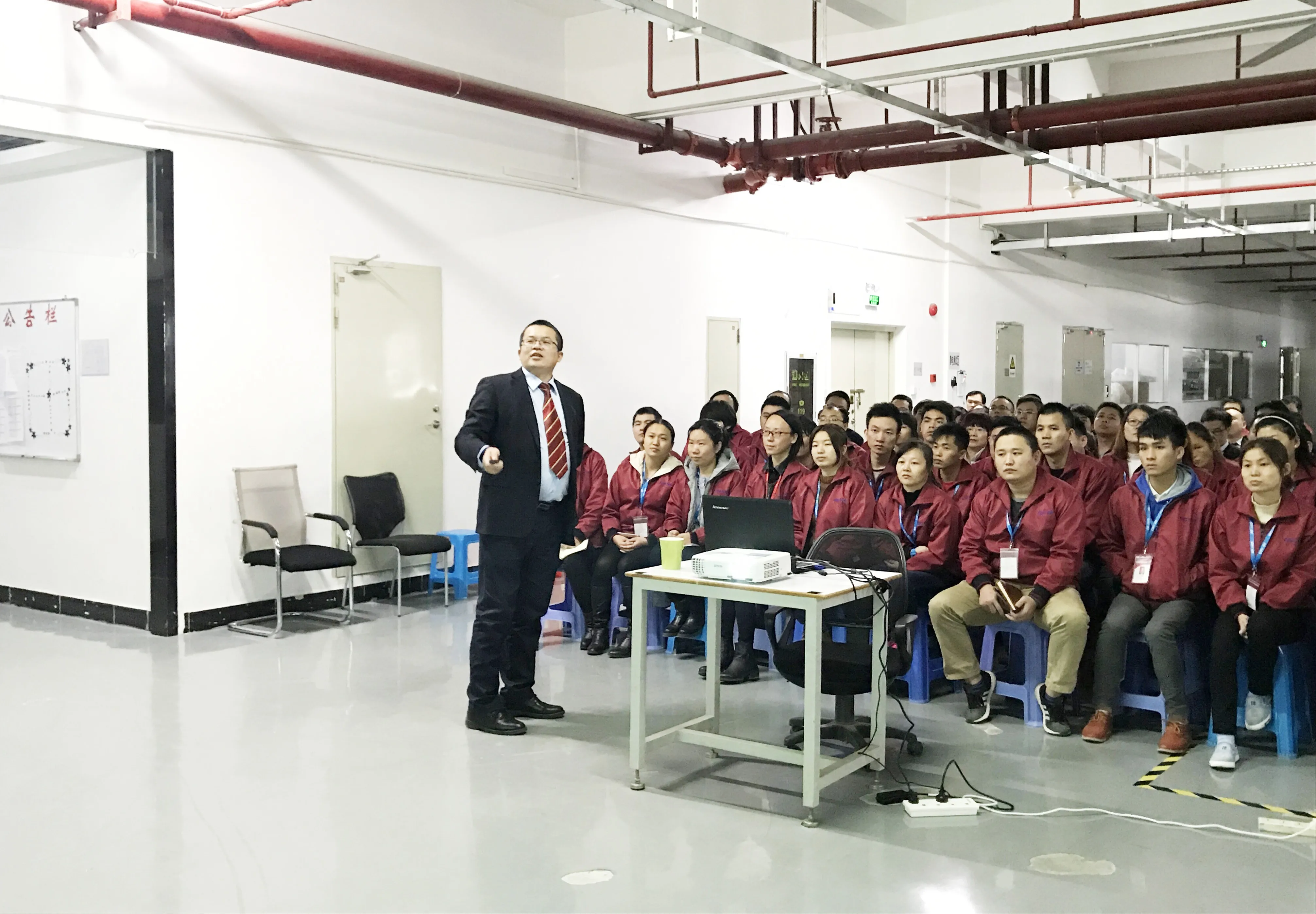 Single phase 1KVA 5KVA Mini UPS Pure Sine Wave Inverter UPS 800W Online UPS For PC