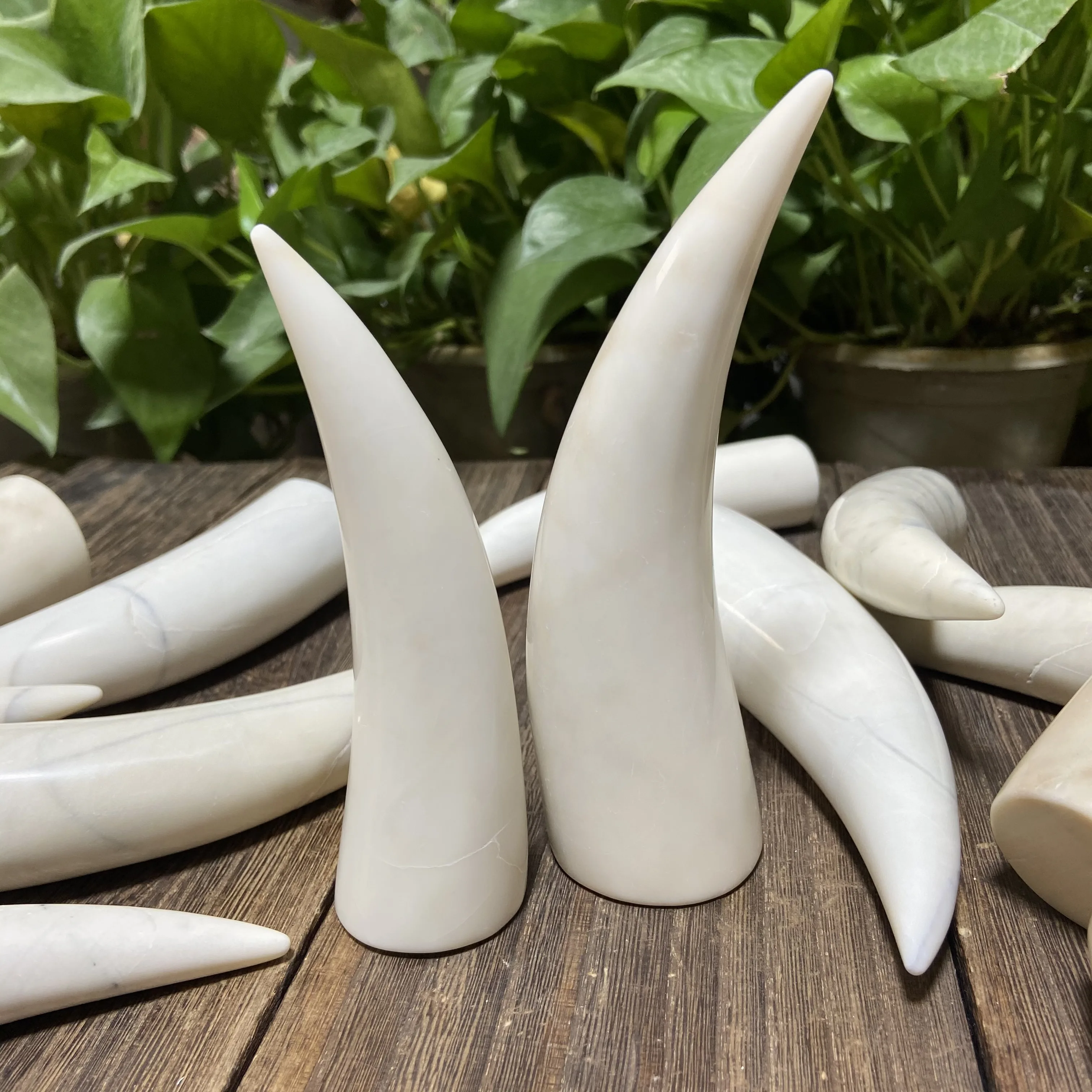 
Hot selling product Ivory Jade folk crafts healing white agate crystals elephant tusk healing crystal craft 