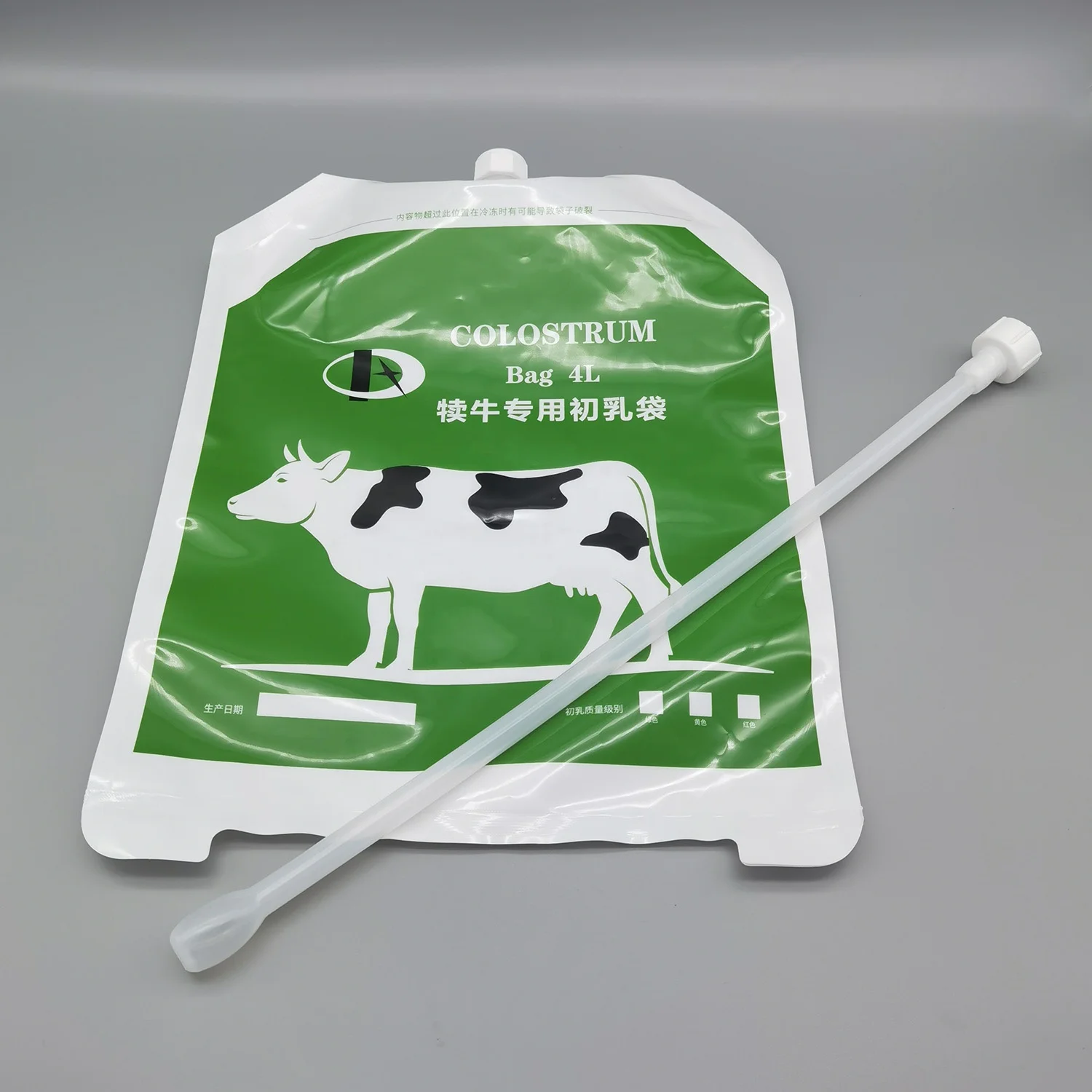 4 L 2.5 L  bovine colostrum milk bag spout pouch with soft tube for dairy farm calf cow first feeding use