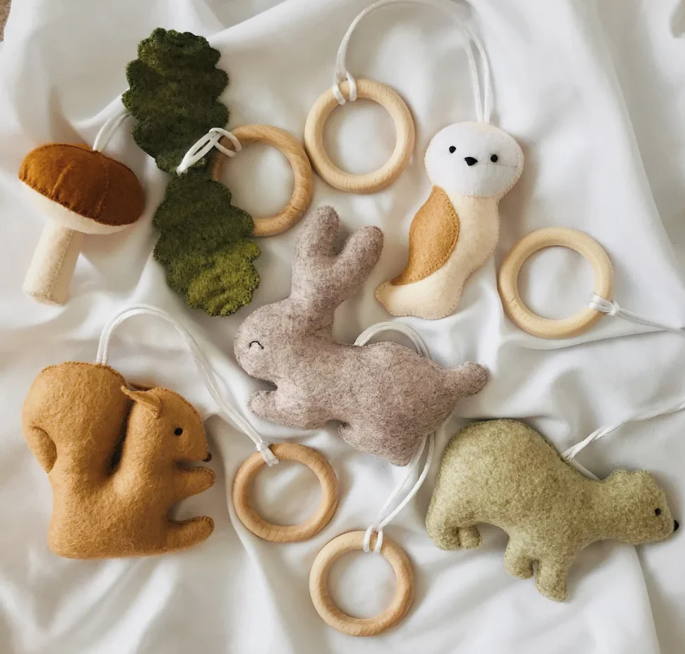 Montessori Baby play gym hanging toys wooden felt animal rattle toys Forest animals activity gym toys
