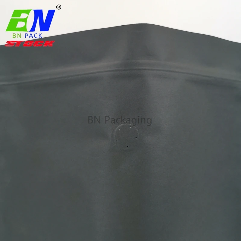 Custom 1kg food grade recyclable zip lock matt black kraft paper bag for protein powder