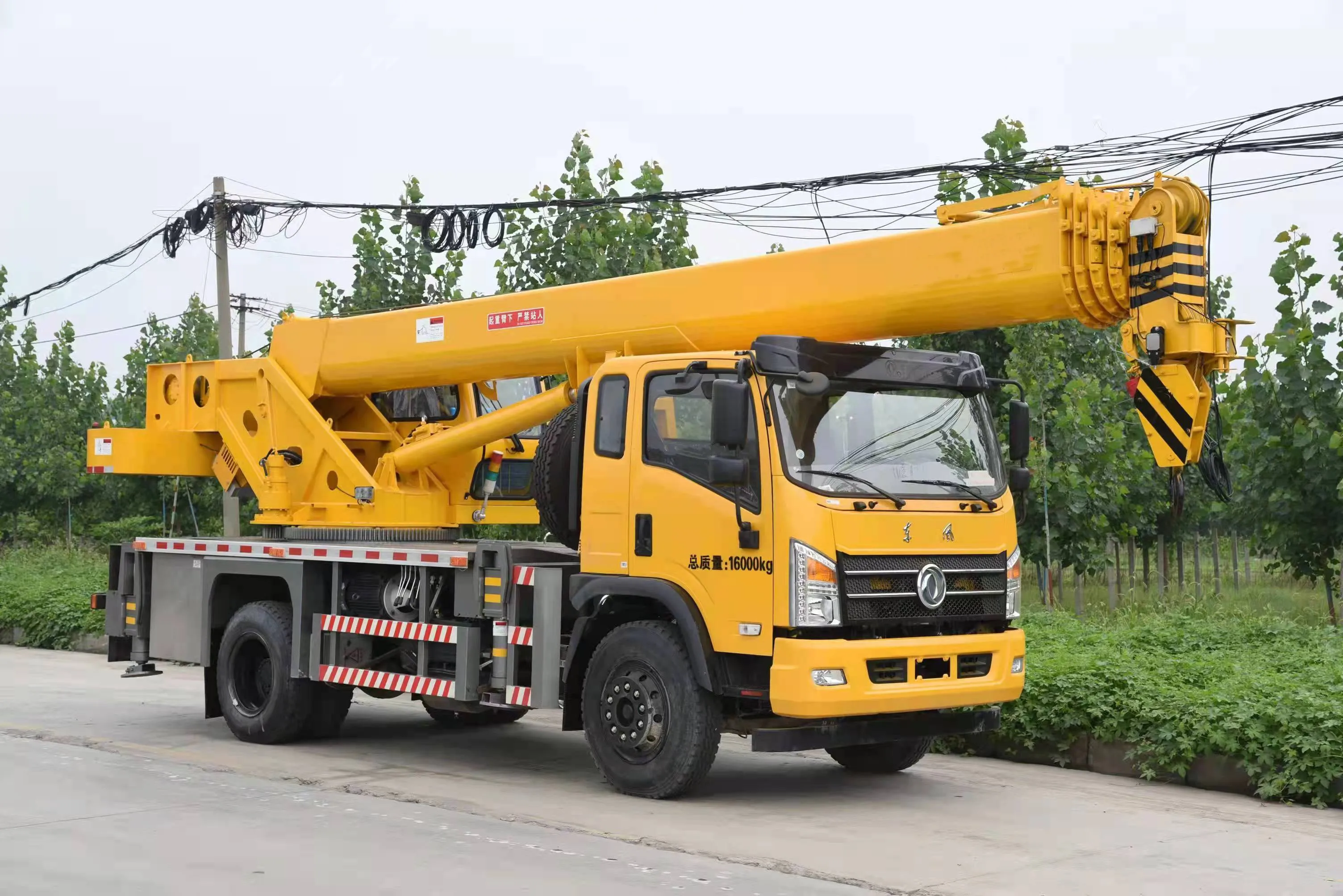 В наличии низкая цена высокопрочный dongfeng 16-тонный грузовик б/у кран на продажу