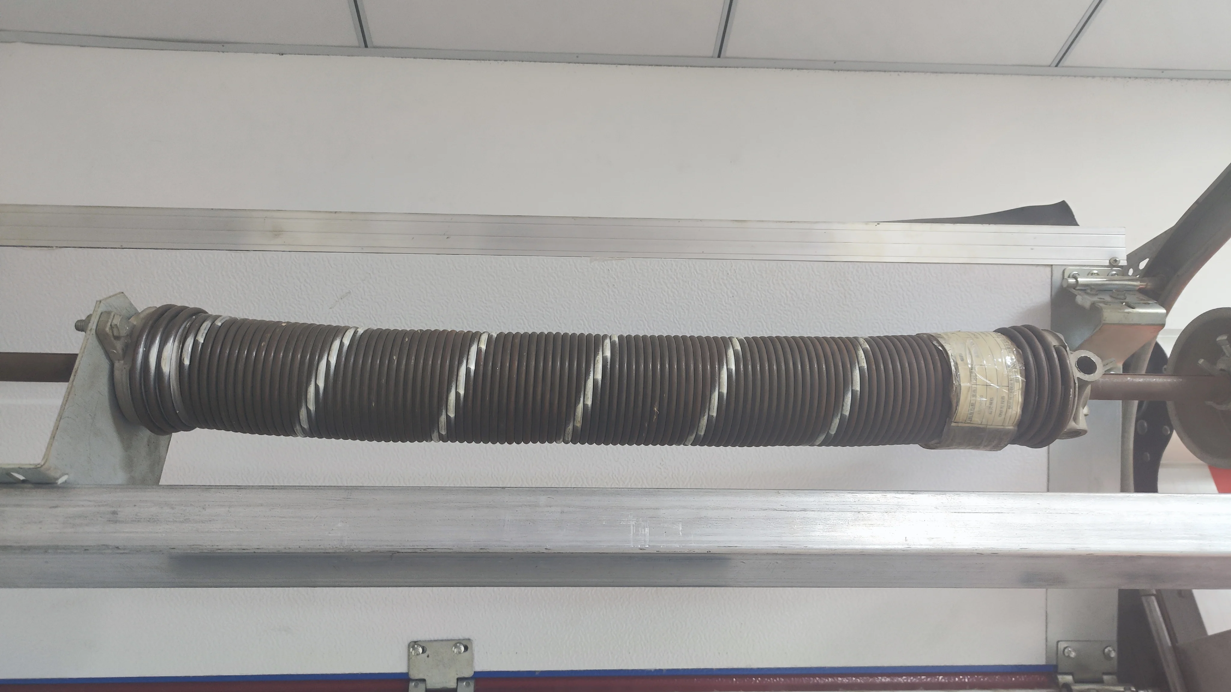 SHUNPENG suitable for various industrial Gate Wholesale Industrial vertically lift Door anti-theft Garage Door