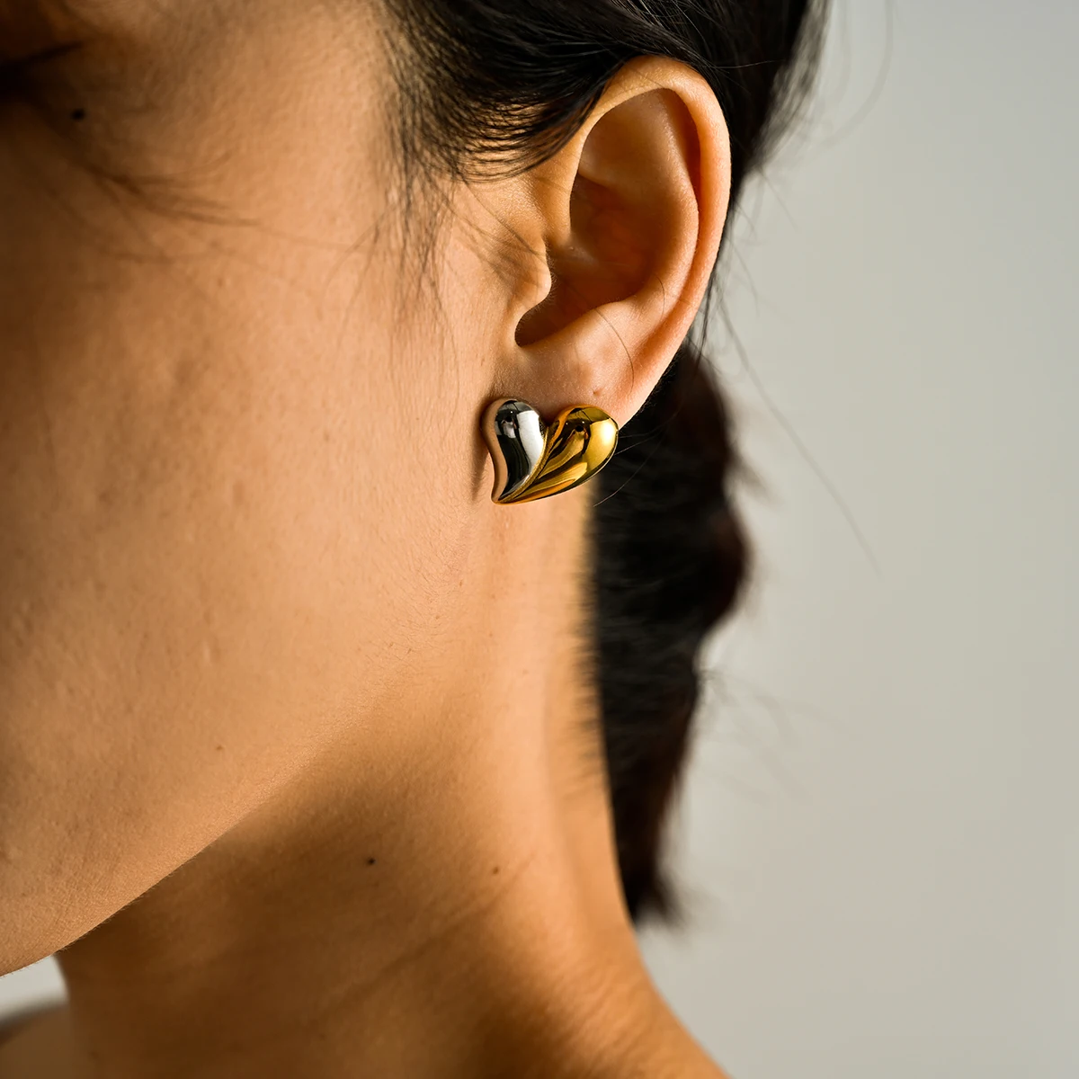 Dainty Women Fashion Jewelry 14K Gold Plated Heart Shaped Stud Earrings Non Tarnish Stainless Steel Heart Earrings Jewelry