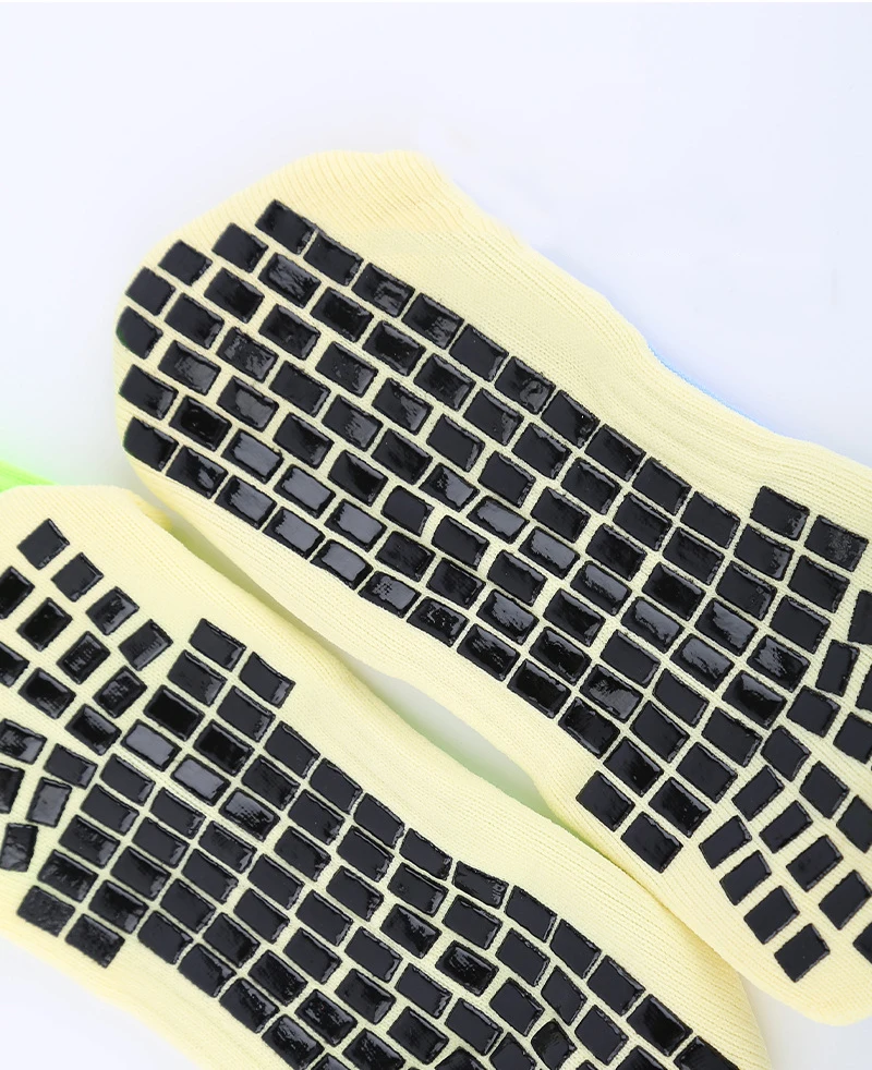 Wholesale custom performance sports non-slip athletic soccer grip anti-slip football socks for men