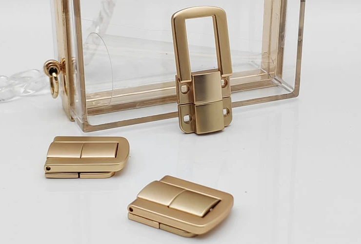 wood box metal lock.6.jpg