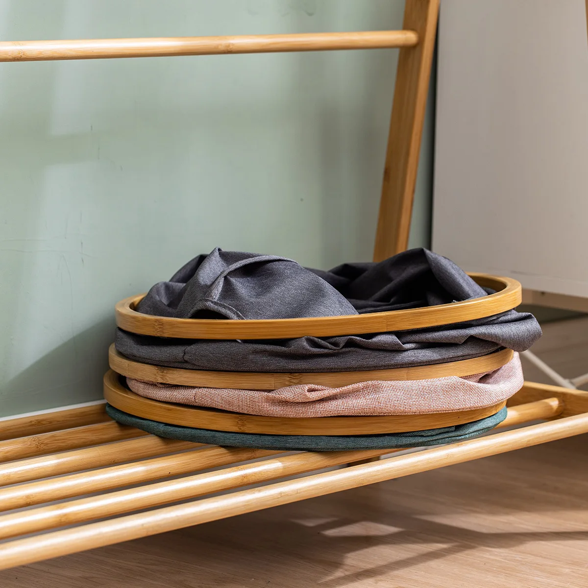 2021 Amazon горячая Распродажа Высококачественная бамбуковая корзина для белья корзина с крышкой простой дизайн Складной Тип Портативная корзина для белья