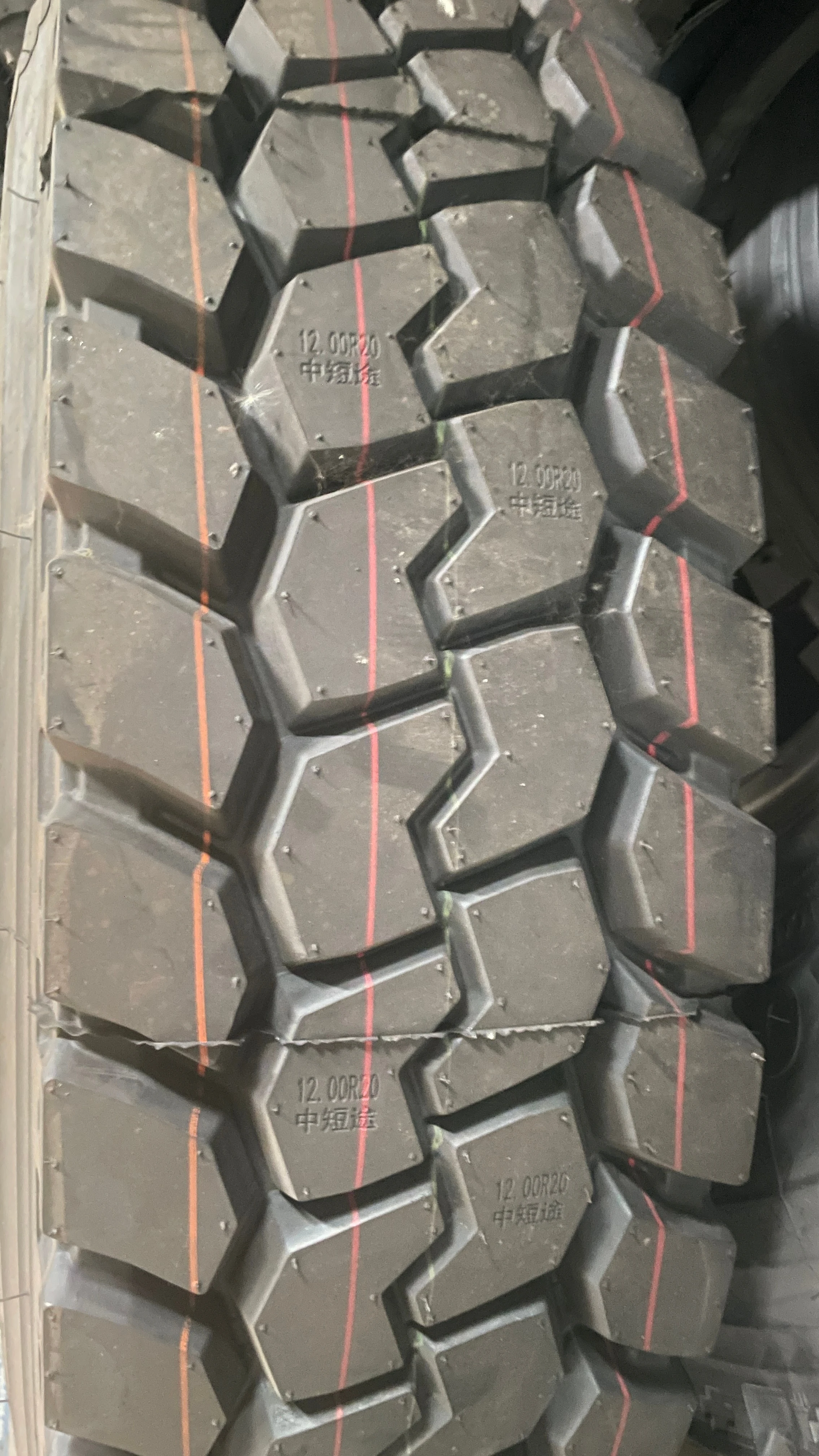 Chinese Factory direct sales Heavy Loader truck tyres 295/80R22.5 off the road tires TBR radial 295/80R22.5 315 70 17.5